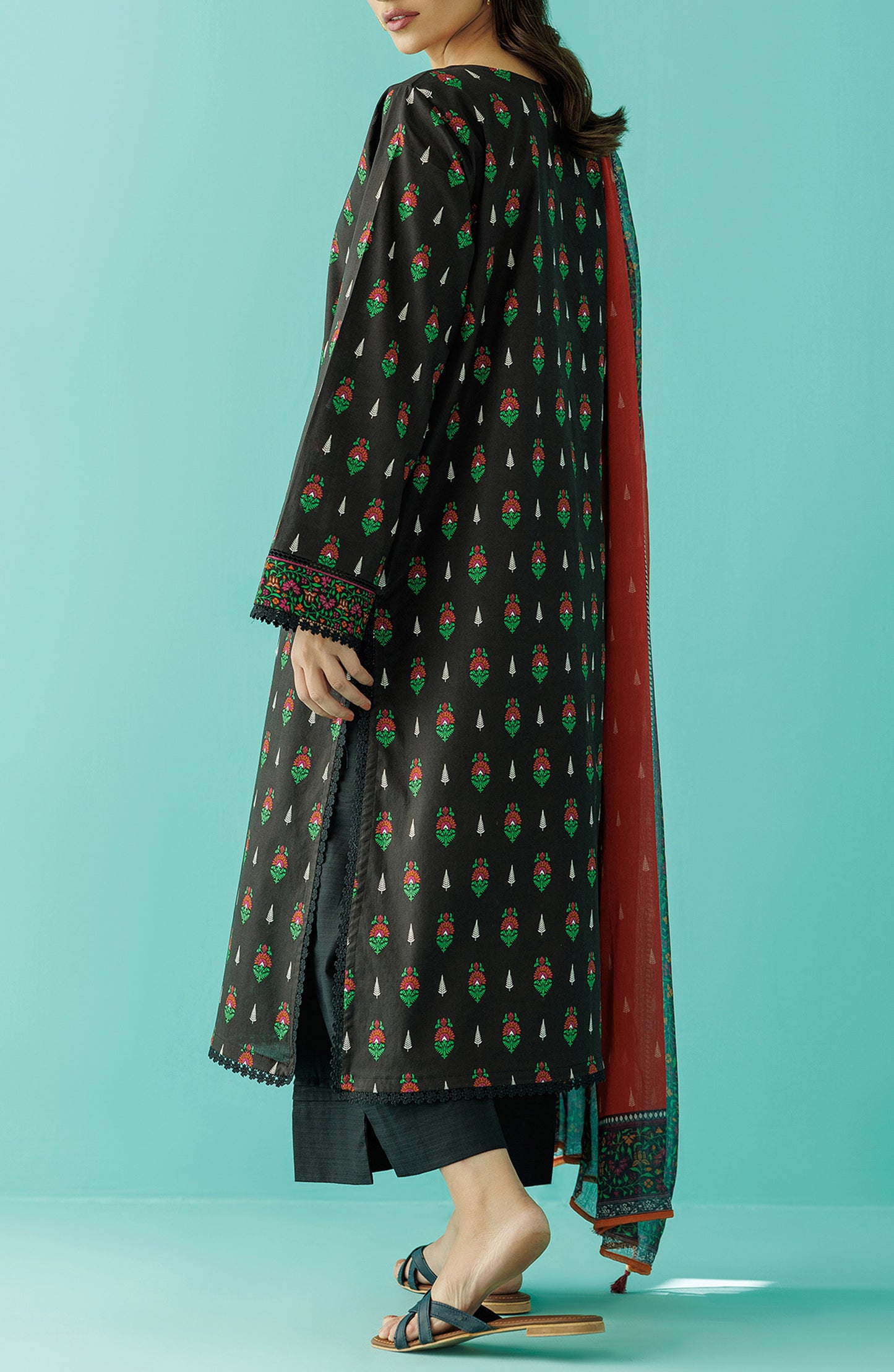 NRDS-24-013/U BLACK LAWN UNSTITCHED SHIRT DUPATTA
