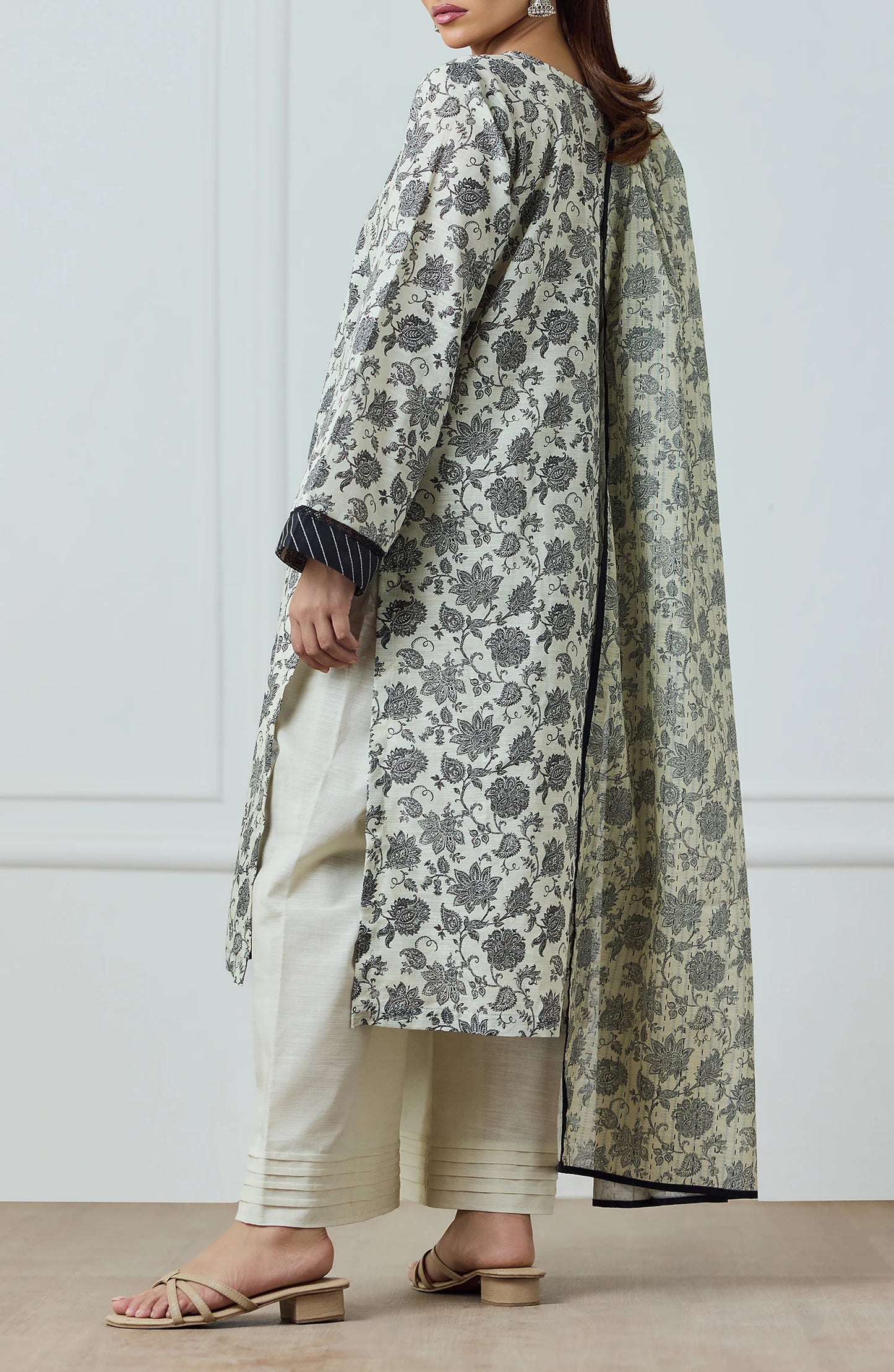 Unstitched | 3 Piece | Printed Khaddar | OTL-25-421