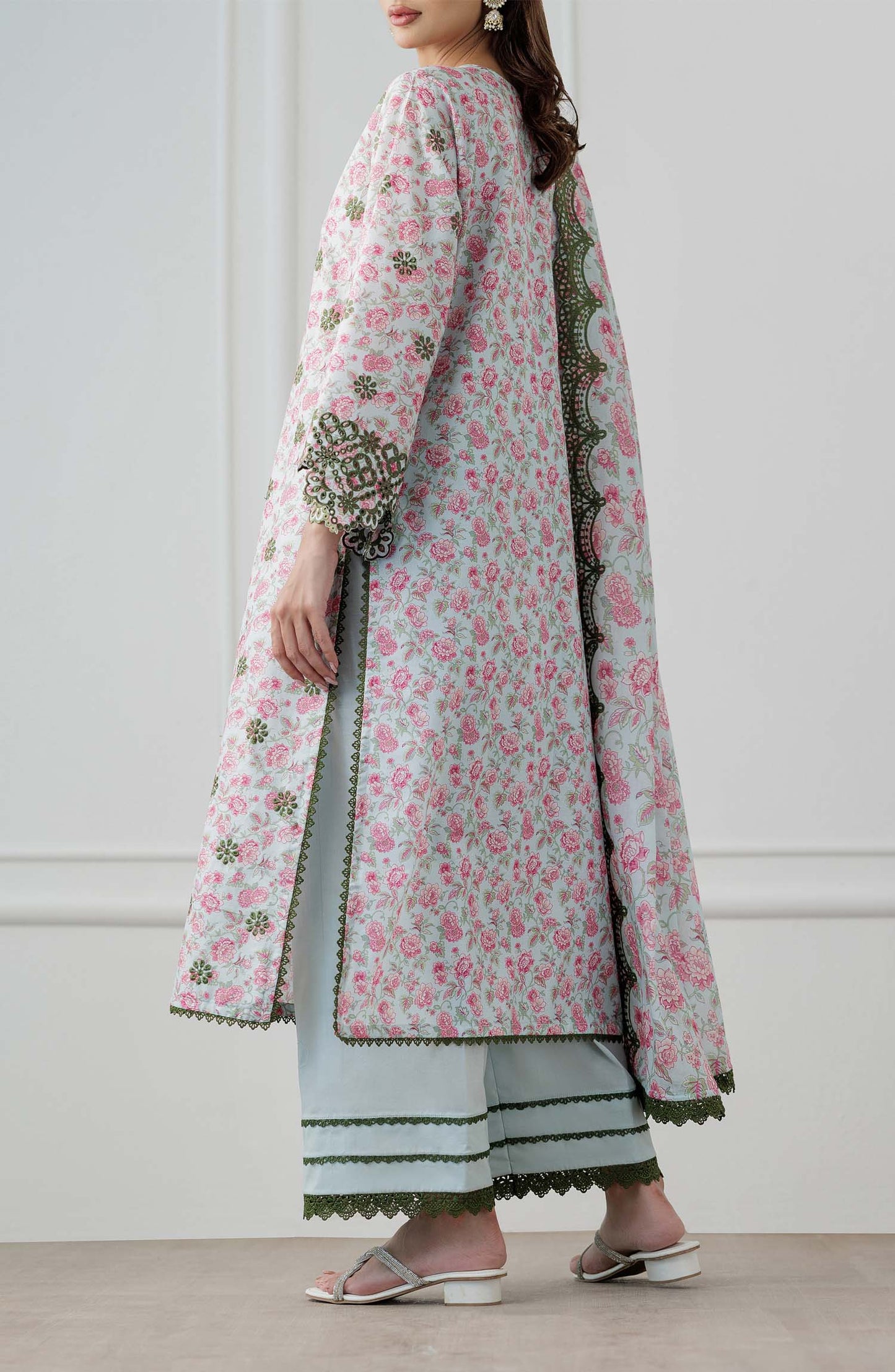 UNSTITCHED Luxury Festive Formal Lawn Shirt Dupatta & Pant - 3 Piece Suits - WRFC25S-3008. Woman wearing a floral kurta with matching dupatta and dyed trouser.