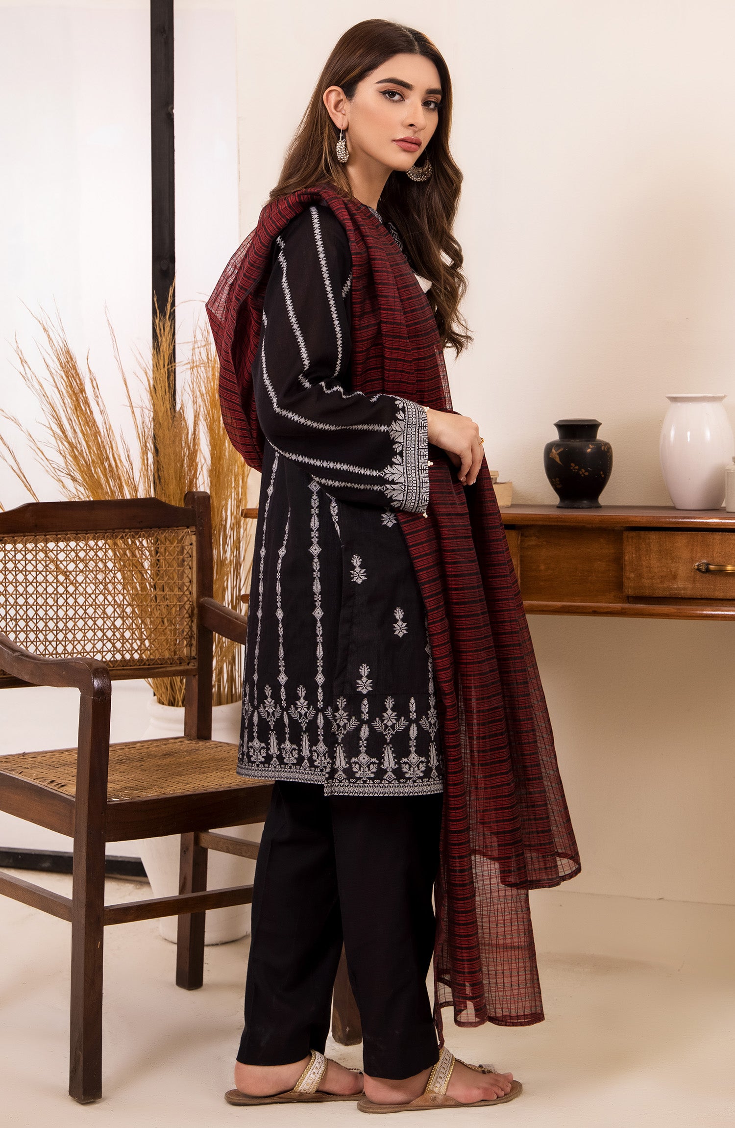 otl-21-153-u-black 2 Piece printed winter Jacquard Shirt and Fancy Dupatta