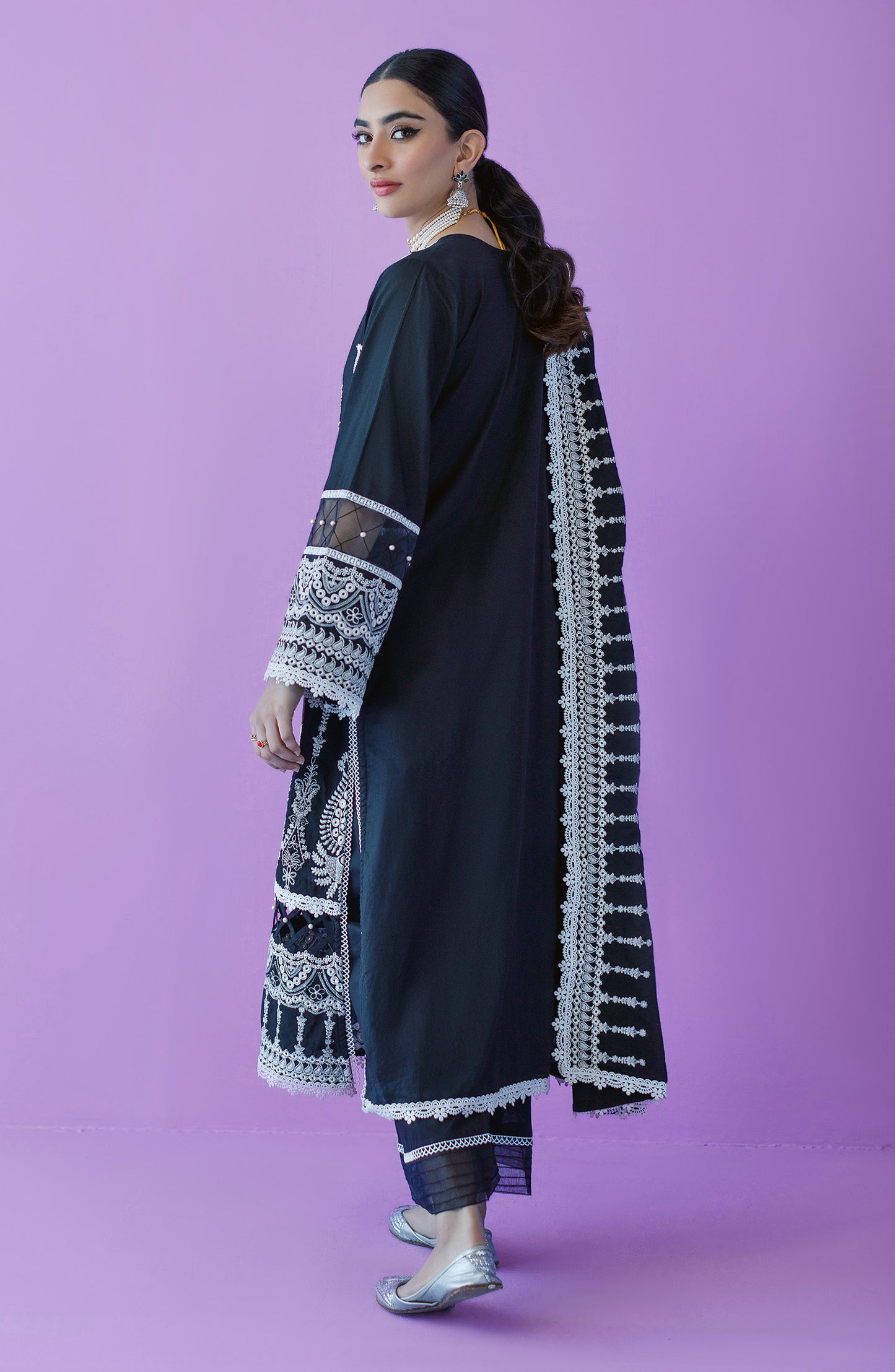 OTLF-23-009/U BLACK LAWN UNSTITCHED SHIRT DUPATTA PANTS