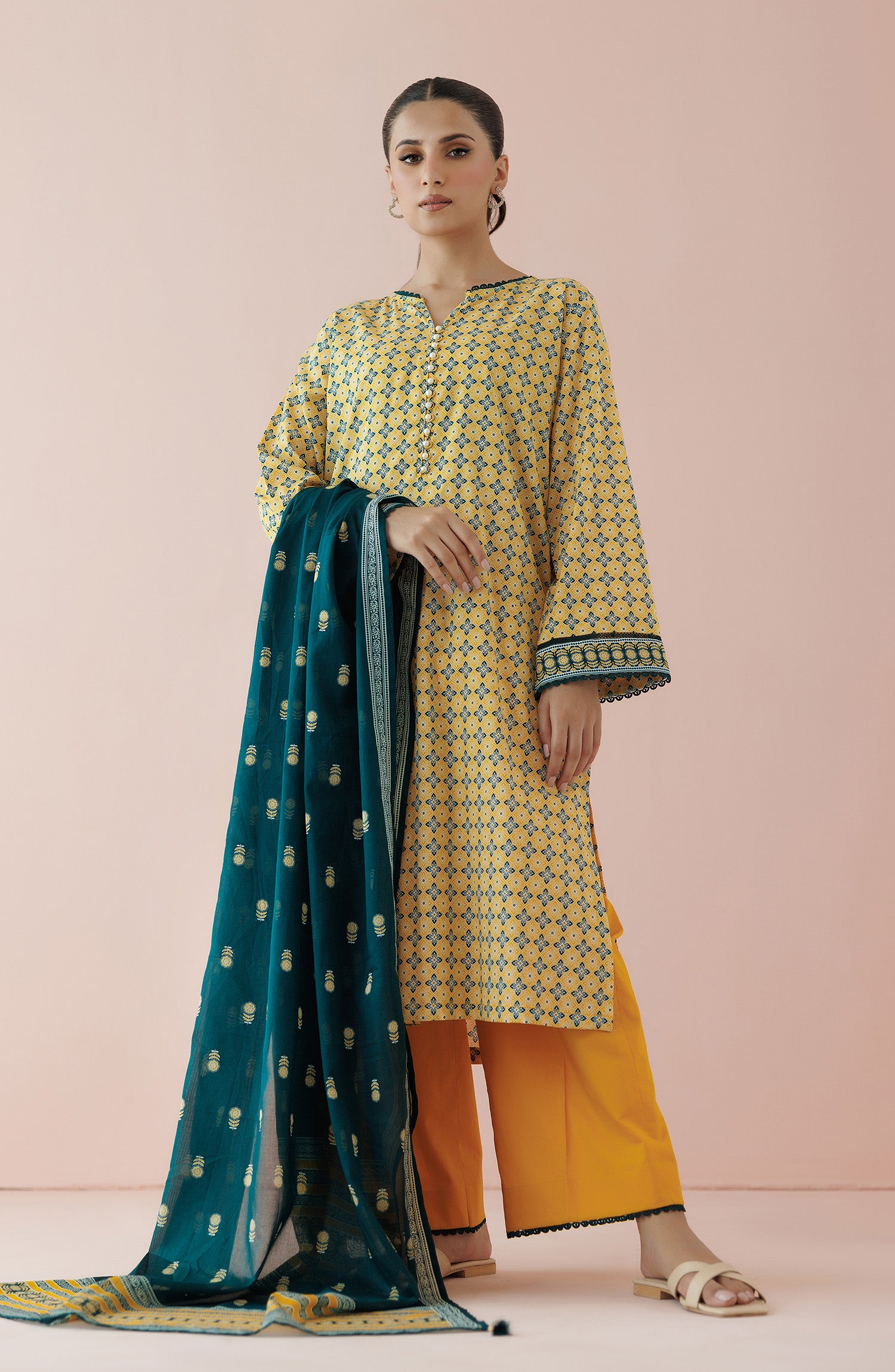 unstitched lawn suits online in Pakistan