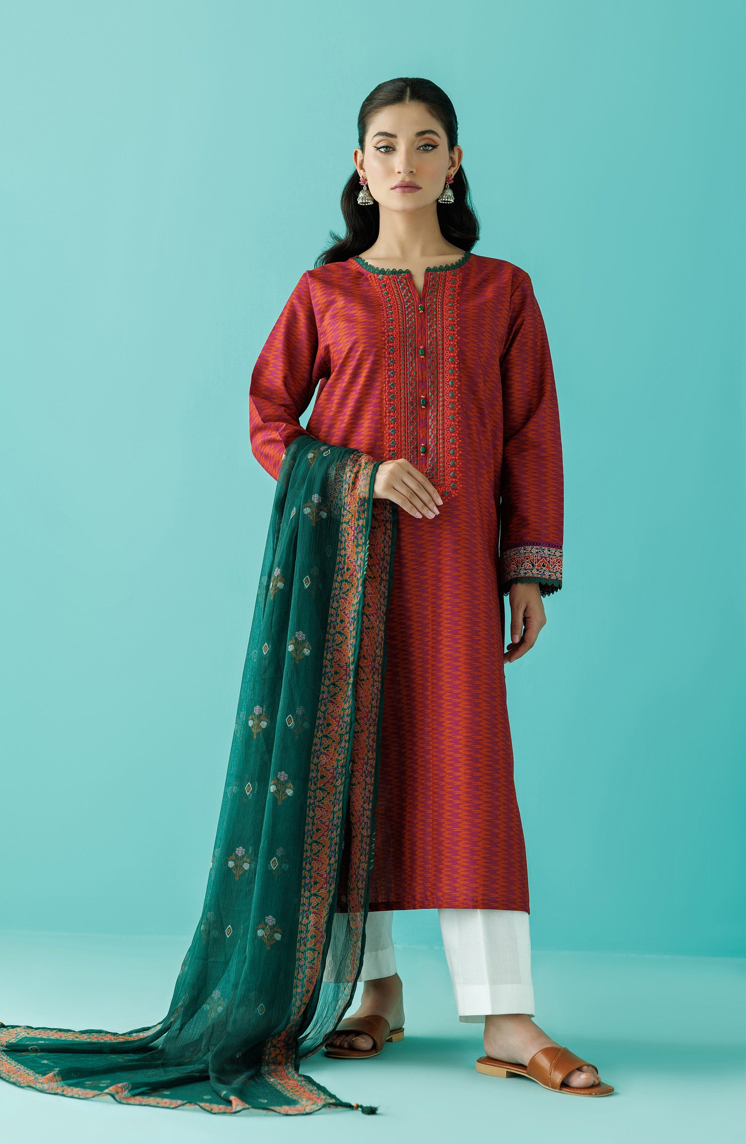 ready-made dresses for ladies in Pakistan