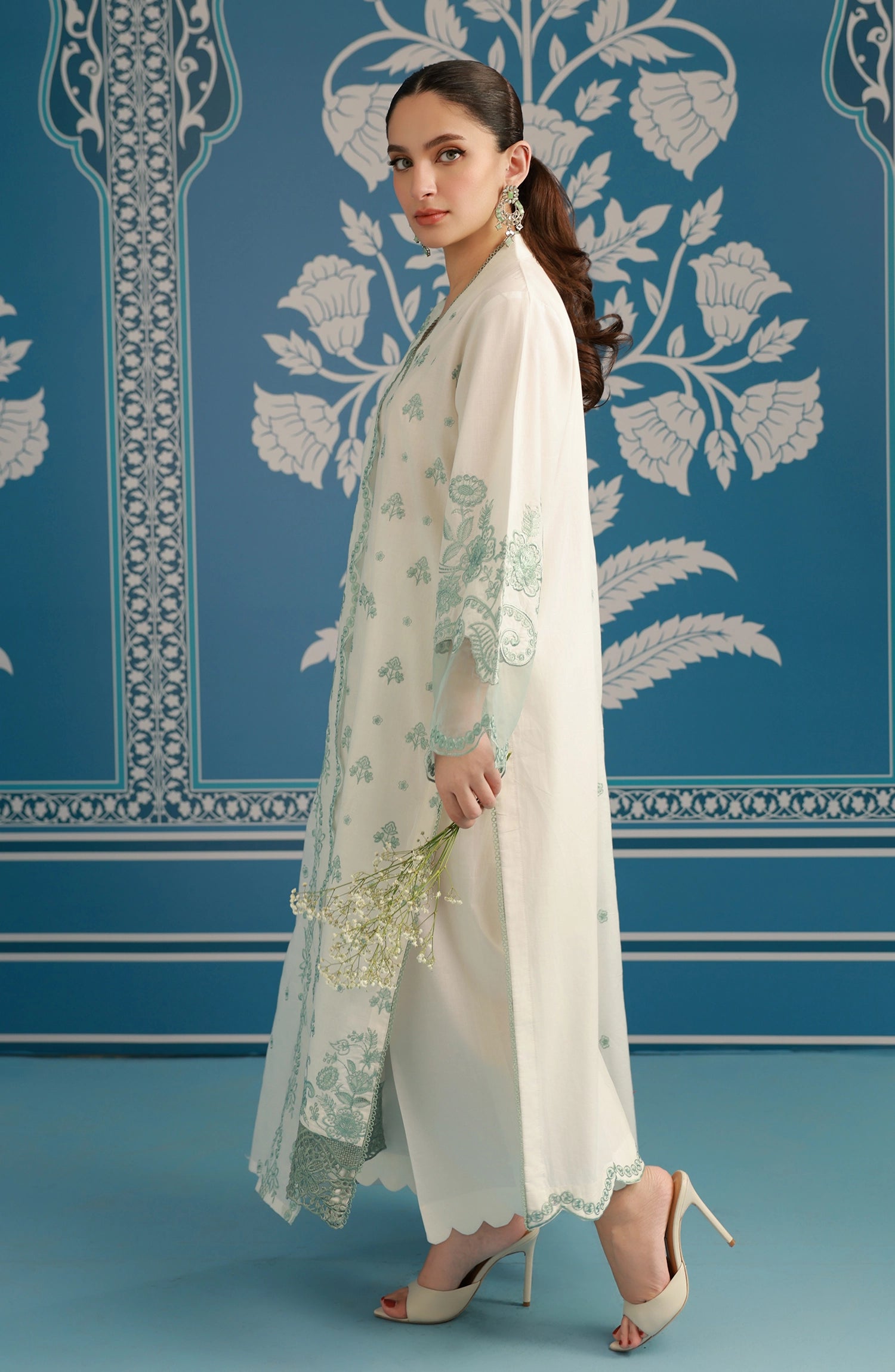 Unstitched | 3 Piece | Embroidered | CHIKANKARI Shirt | WRFC25S-3024/U WHITE