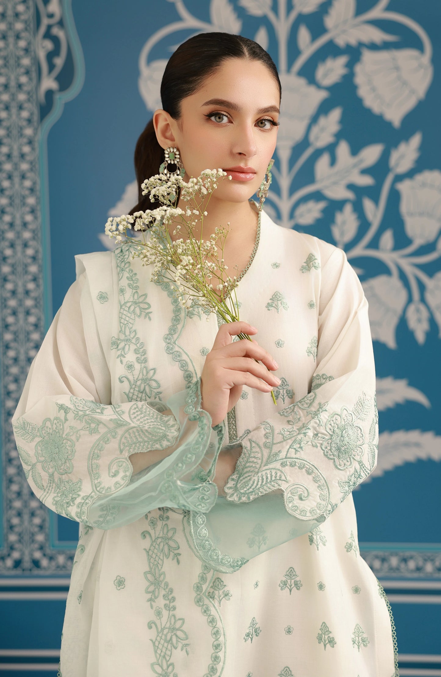 Unstitched | 3 Piece | Embroidered | CHIKANKARI Shirt | WRFC25S-3024/U WHITE