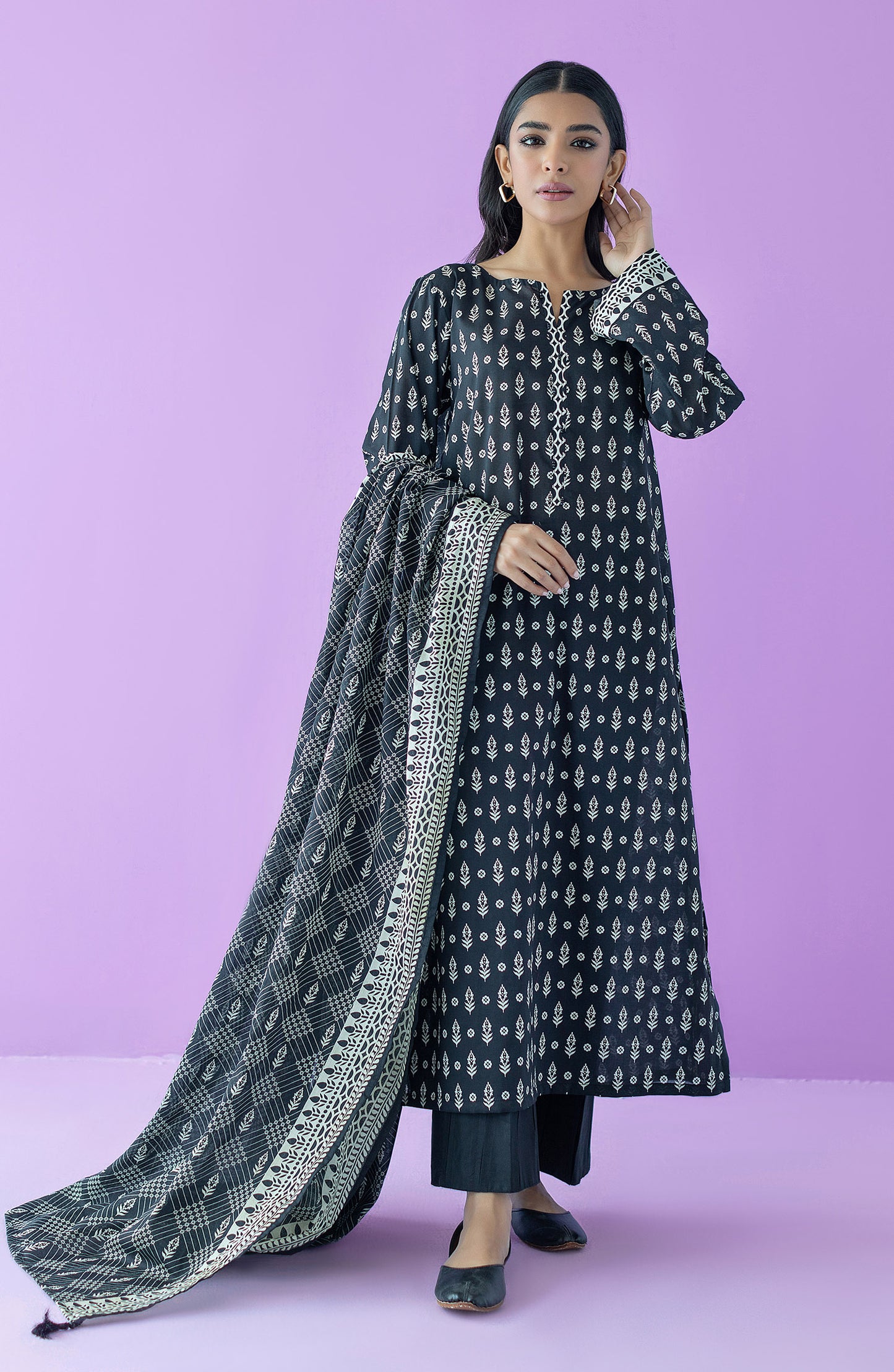 NRDS-23-116/U BLACK LAWN  UNSTITCHED SHIRT DUPATTA