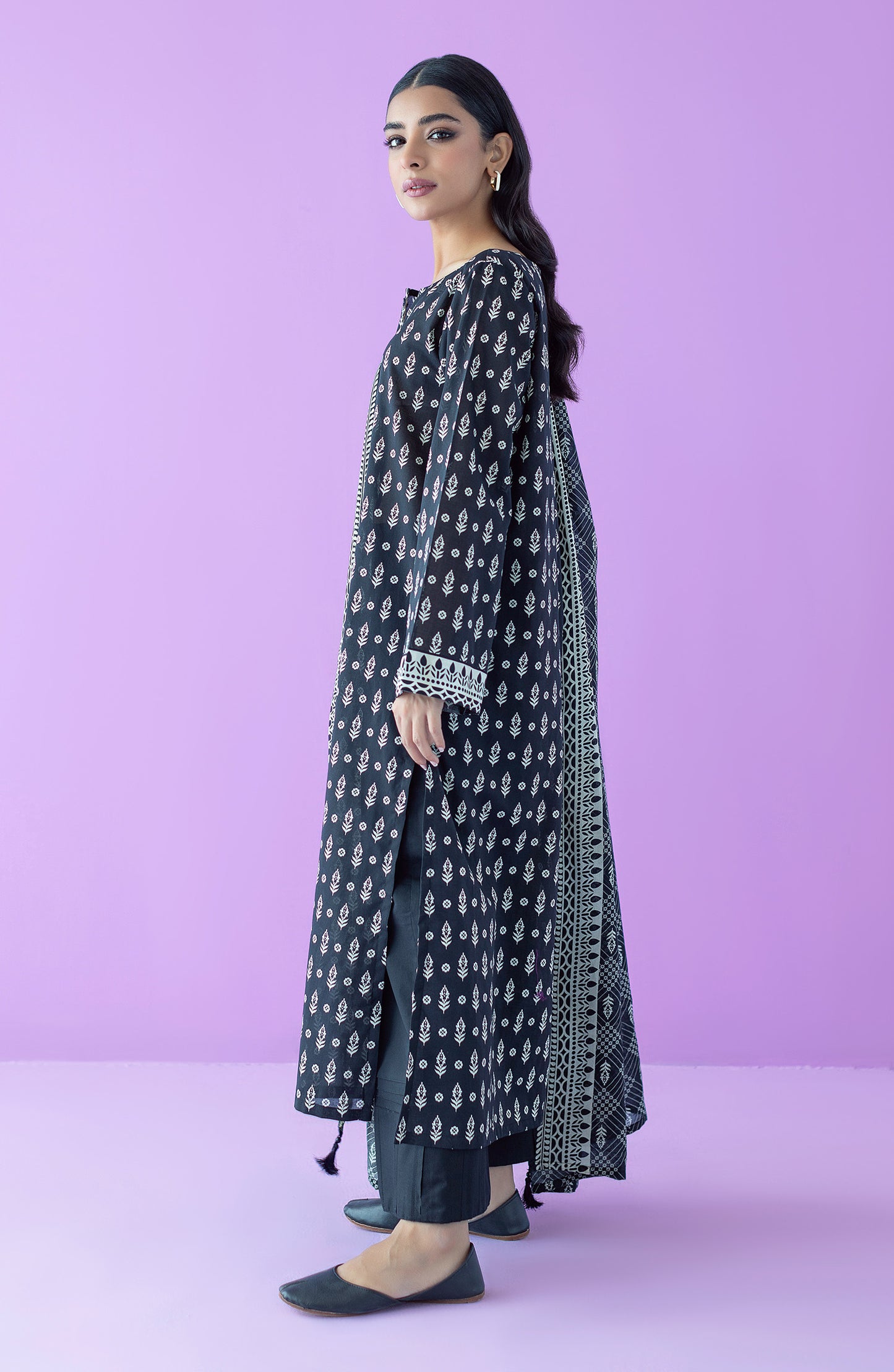 NRDS-23-116/U BLACK LAWN  UNSTITCHED SHIRT DUPATTA