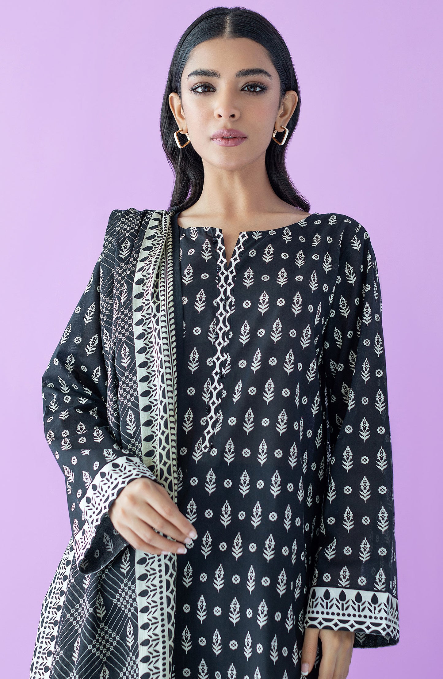 NRDS-23-116/U BLACK LAWN  UNSTITCHED SHIRT DUPATTA
