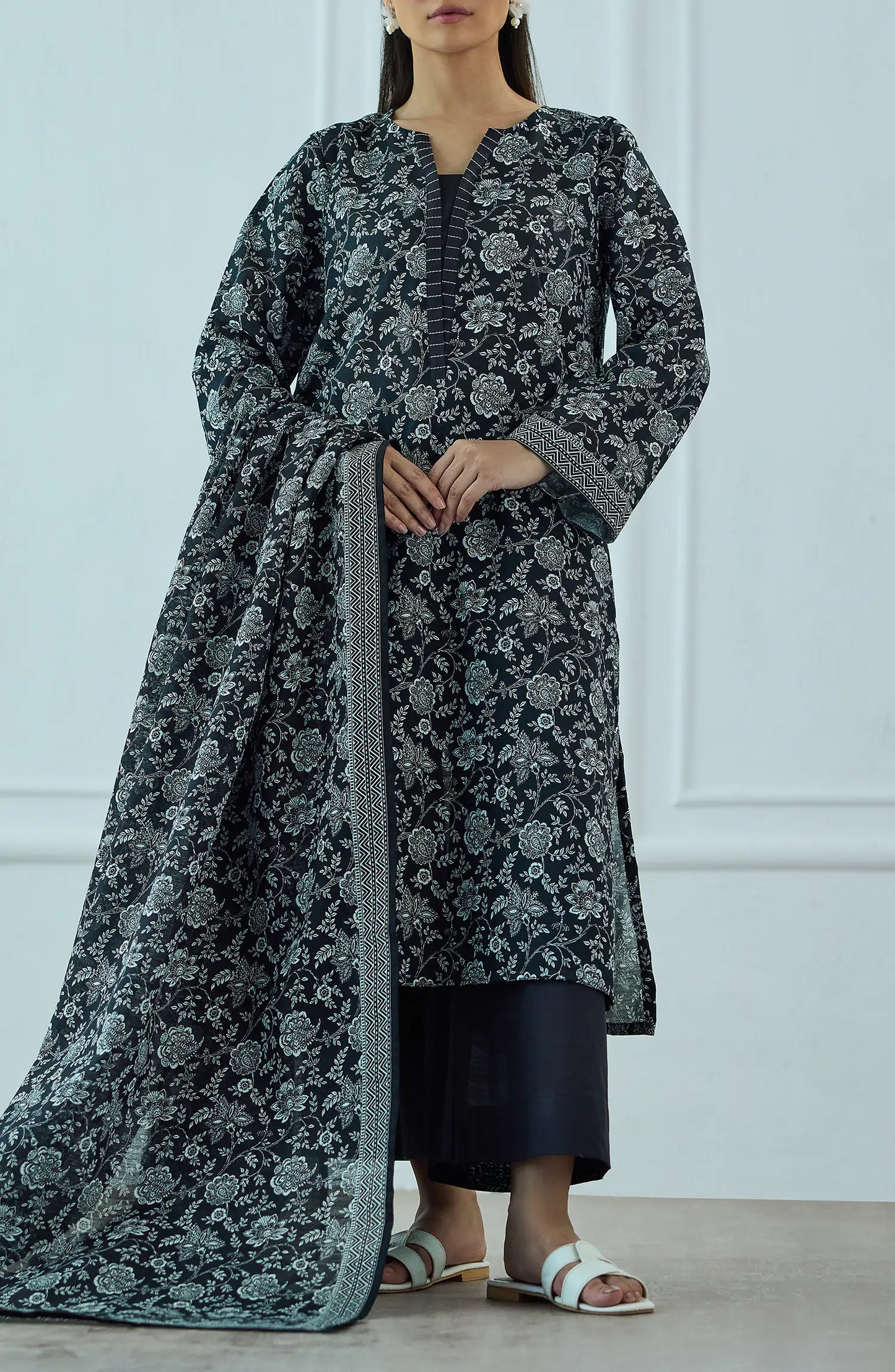 Unstitched | 3 Piece | Printed | Khaddar Shirt | OTL-25-428/U BLACK