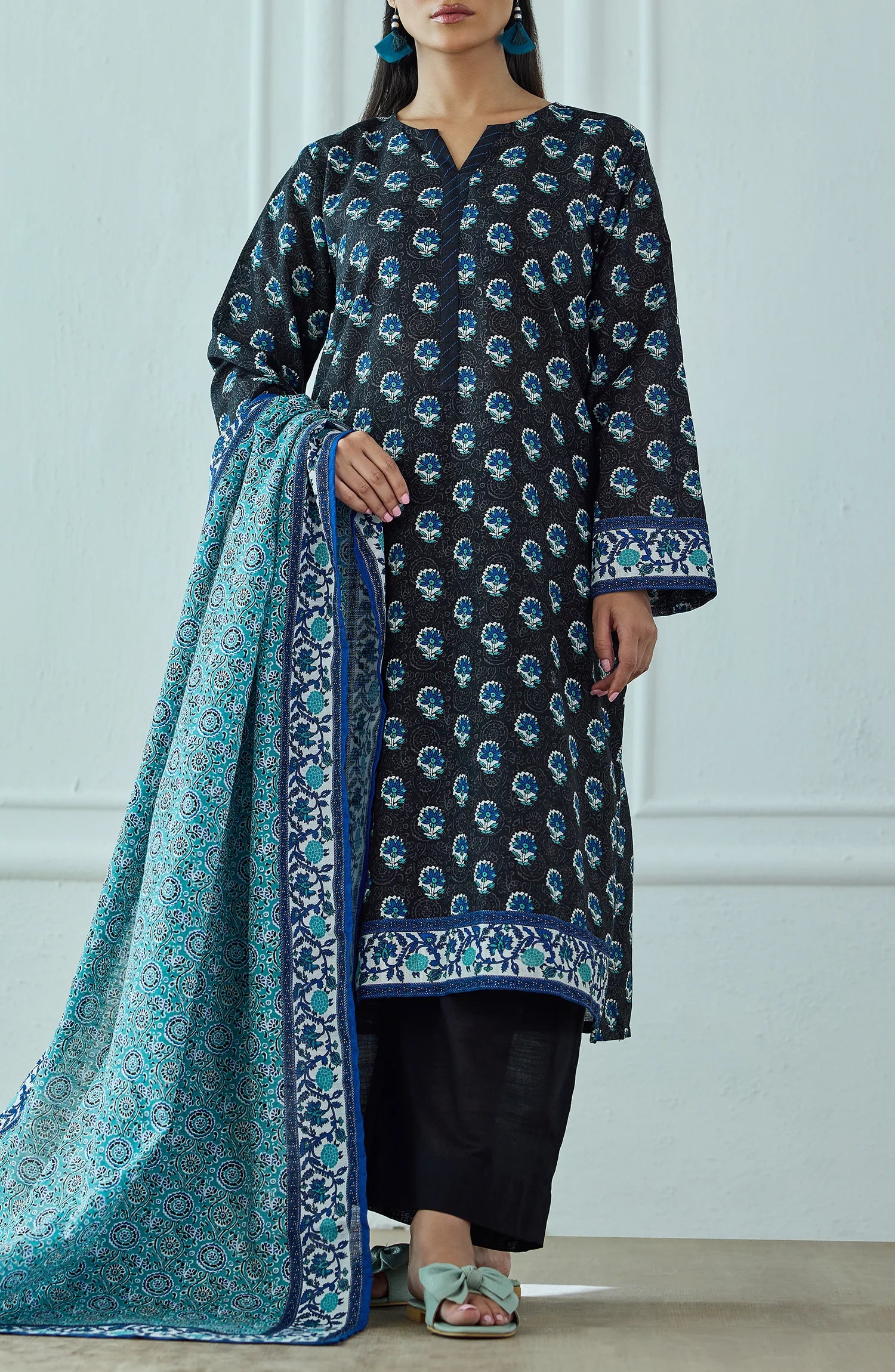 Unstitched | 3 Piece | Printed | Khaddar Shirt | OTL-25-439/U BLACK