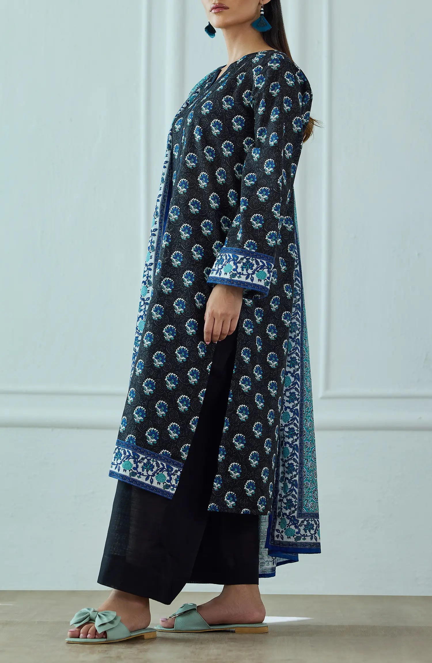 Unstitched | 3 Piece | Printed | Khaddar Shirt | OTL-25-439/U BLACK