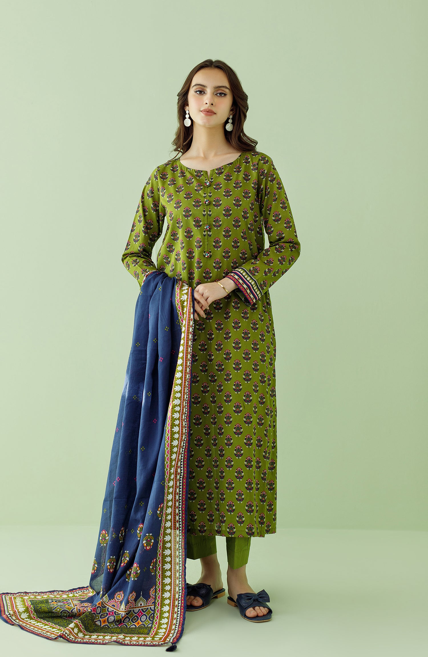buy online Pakistani lawn suits for ladies