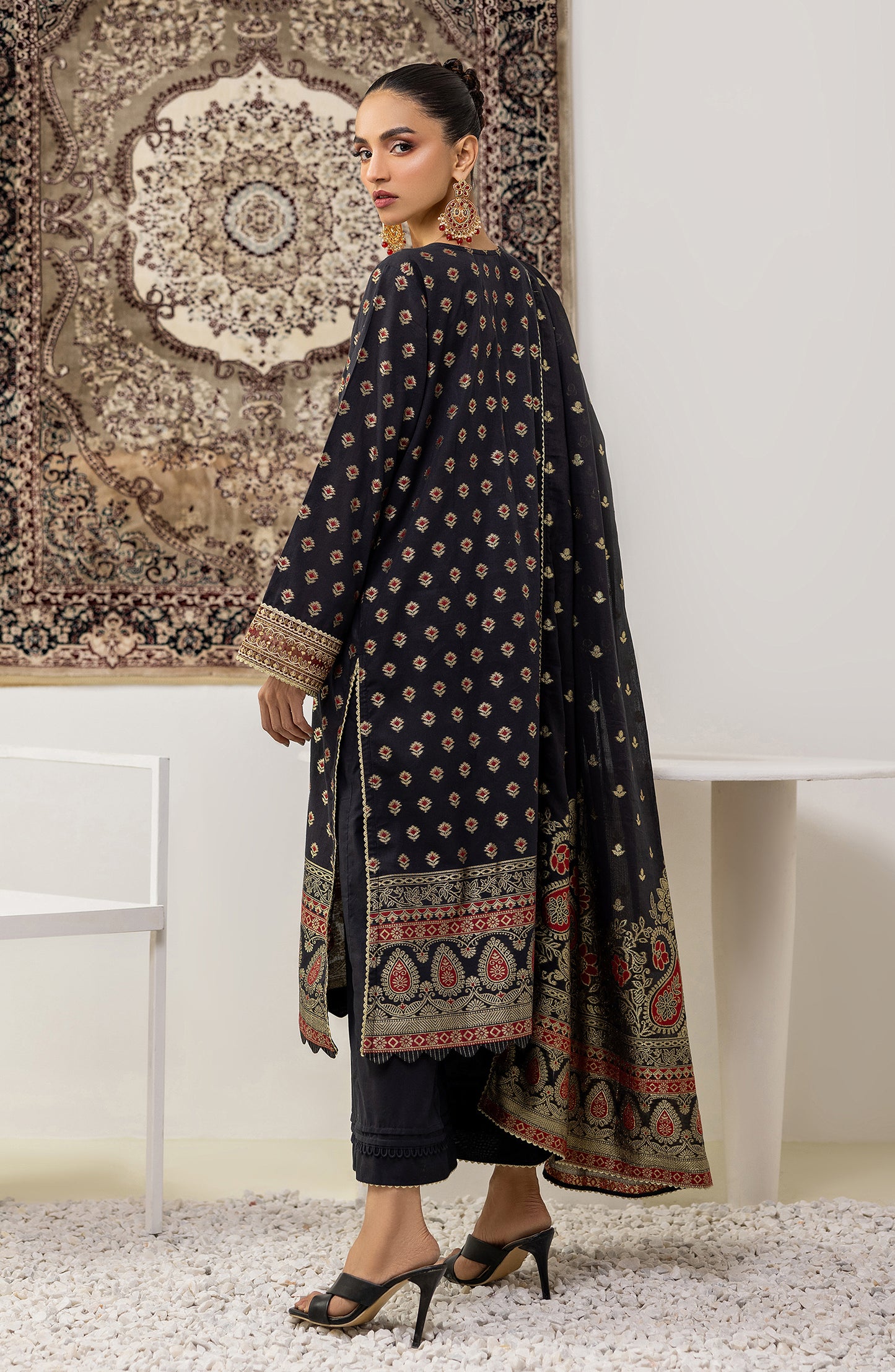 Unstitched 3 Piece Embroidered Jacquard Shirt , Cambric Pant and JACQUARD Dupatta (OTLF-23-080 BLACK)