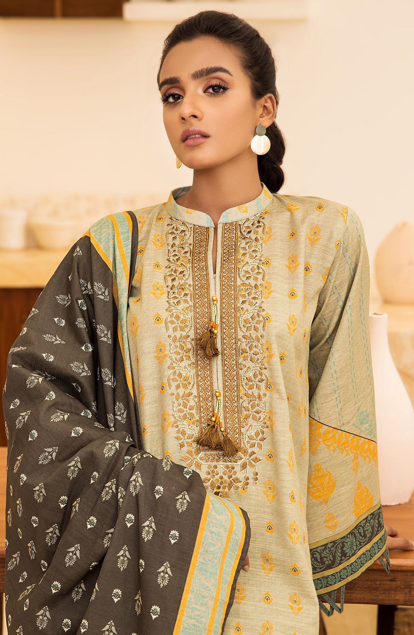 nrds-368-u-beige Unstitched 3 Piece winter Embroidered Khaddar Shirt , Khaddar Pant and Khaddar Dupatta 
