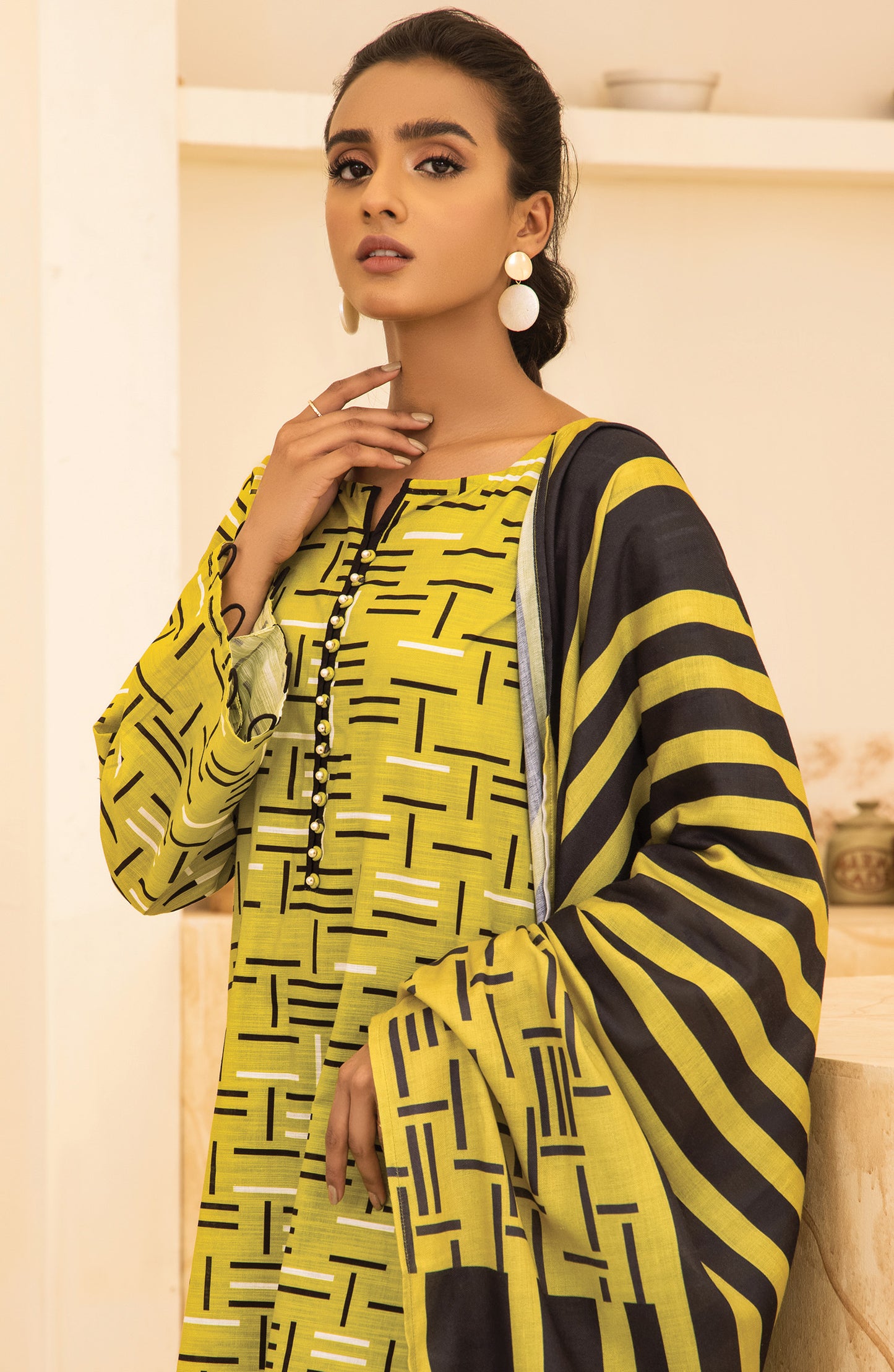 Unstitched 2 Piece Printed Khaddar Shirt and Out source Dupatta