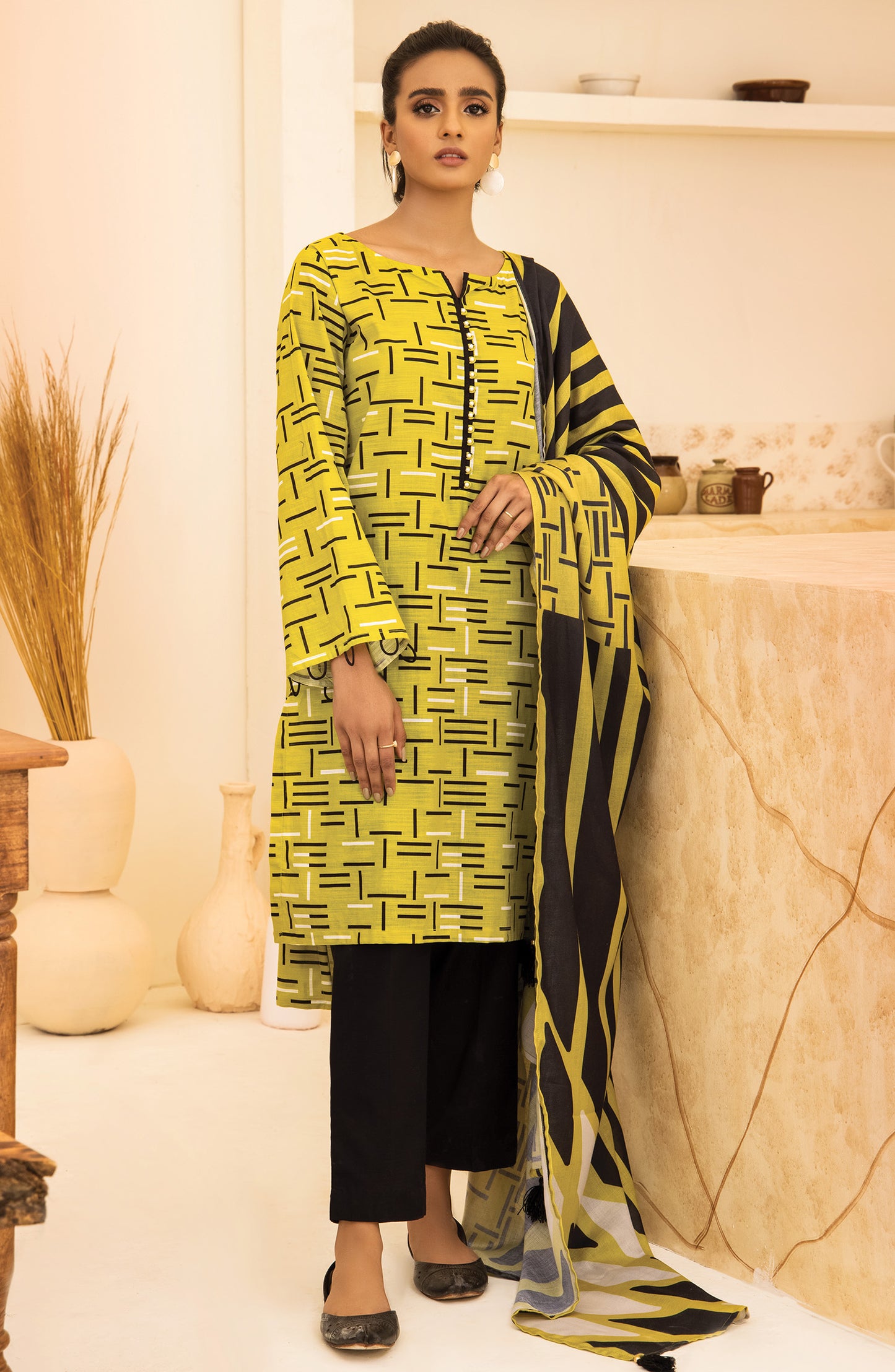 Unstitched 2 Piece Printed Khaddar Shirt and Out source Dupatta