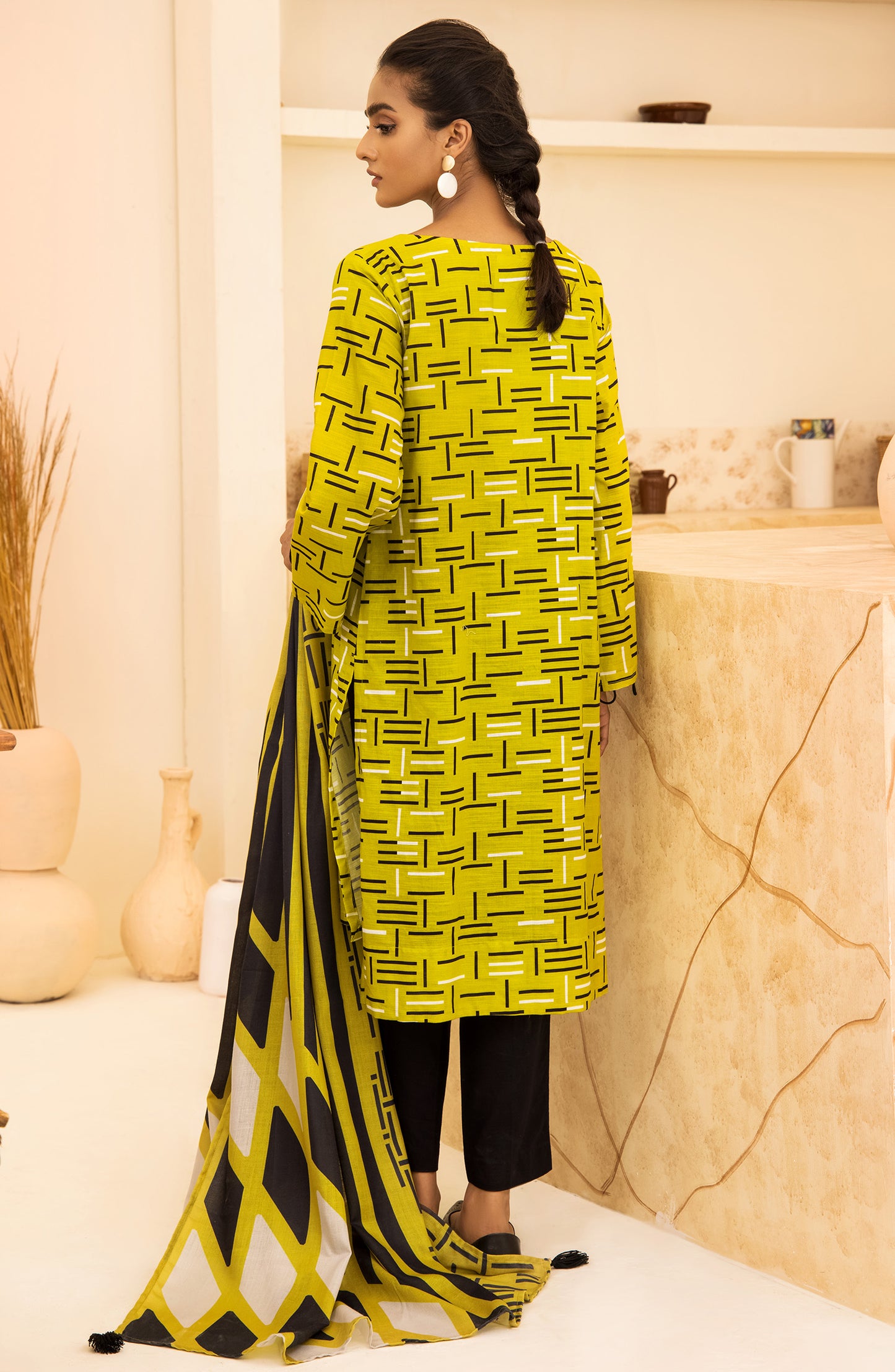 Unstitched 2 Piece Printed Khaddar Shirt and Out source Dupatta