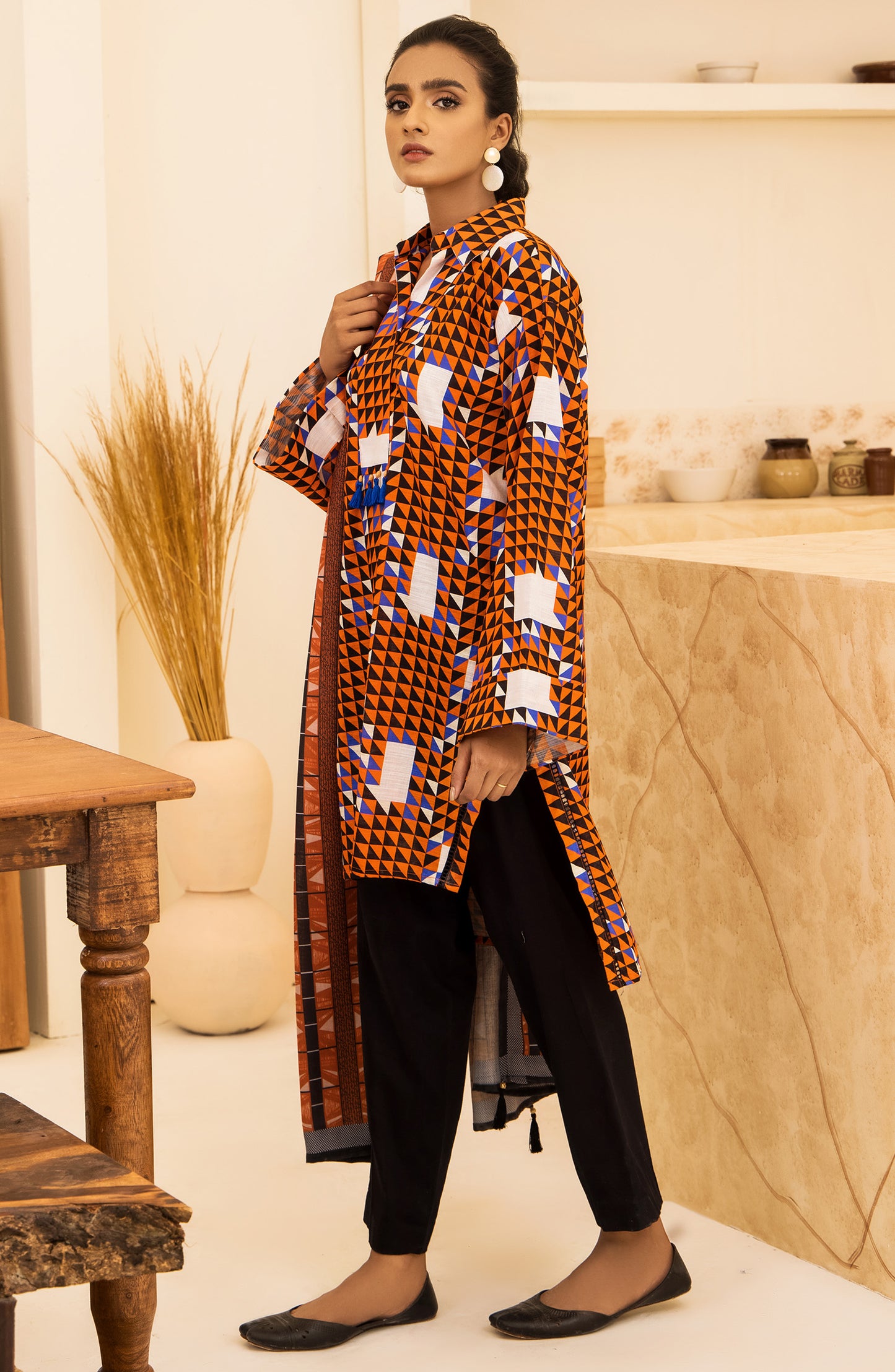 Unstitched 2 Piece Printed Khaddar Shirt and Out source Dupatta