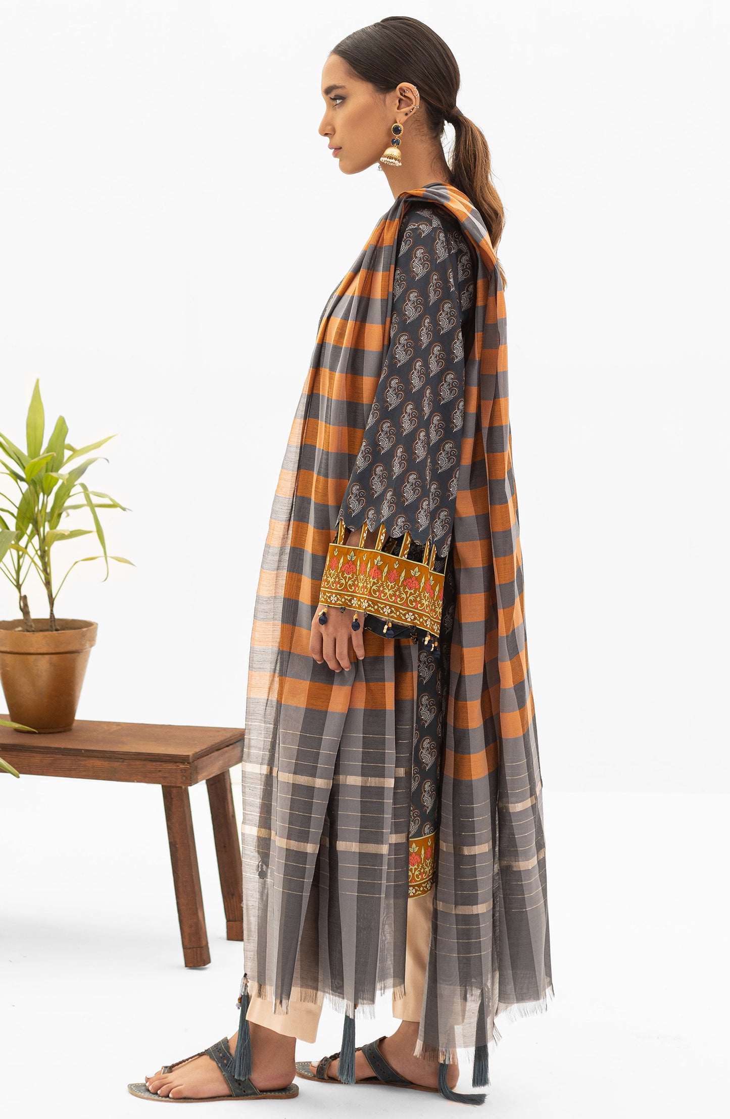 NRDS-22-024/U GREY LAWN  UNSTITCHED SHIRT DUPATTA