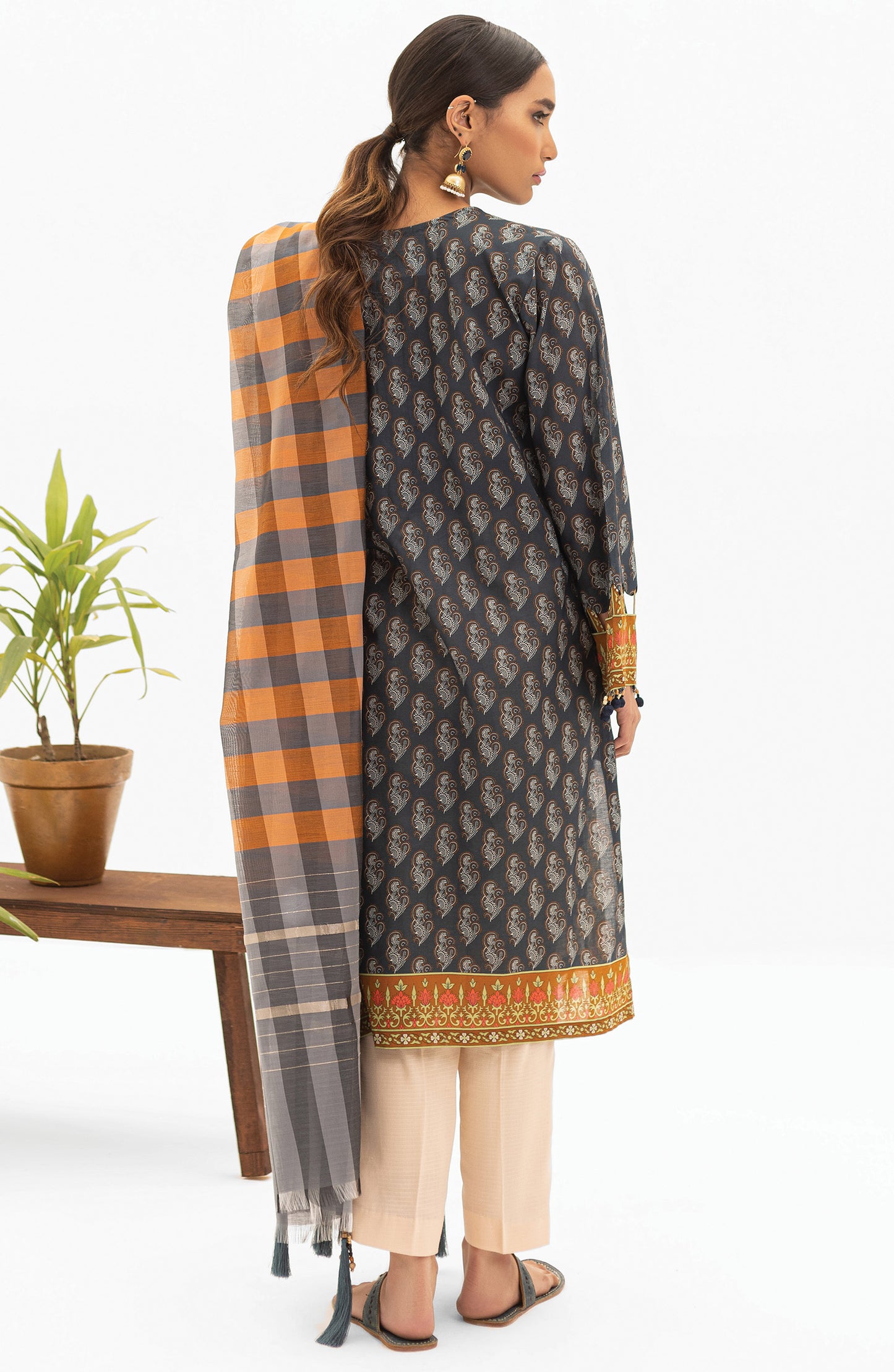 NRDS-22-024/U GREY LAWN  UNSTITCHED SHIRT DUPATTA