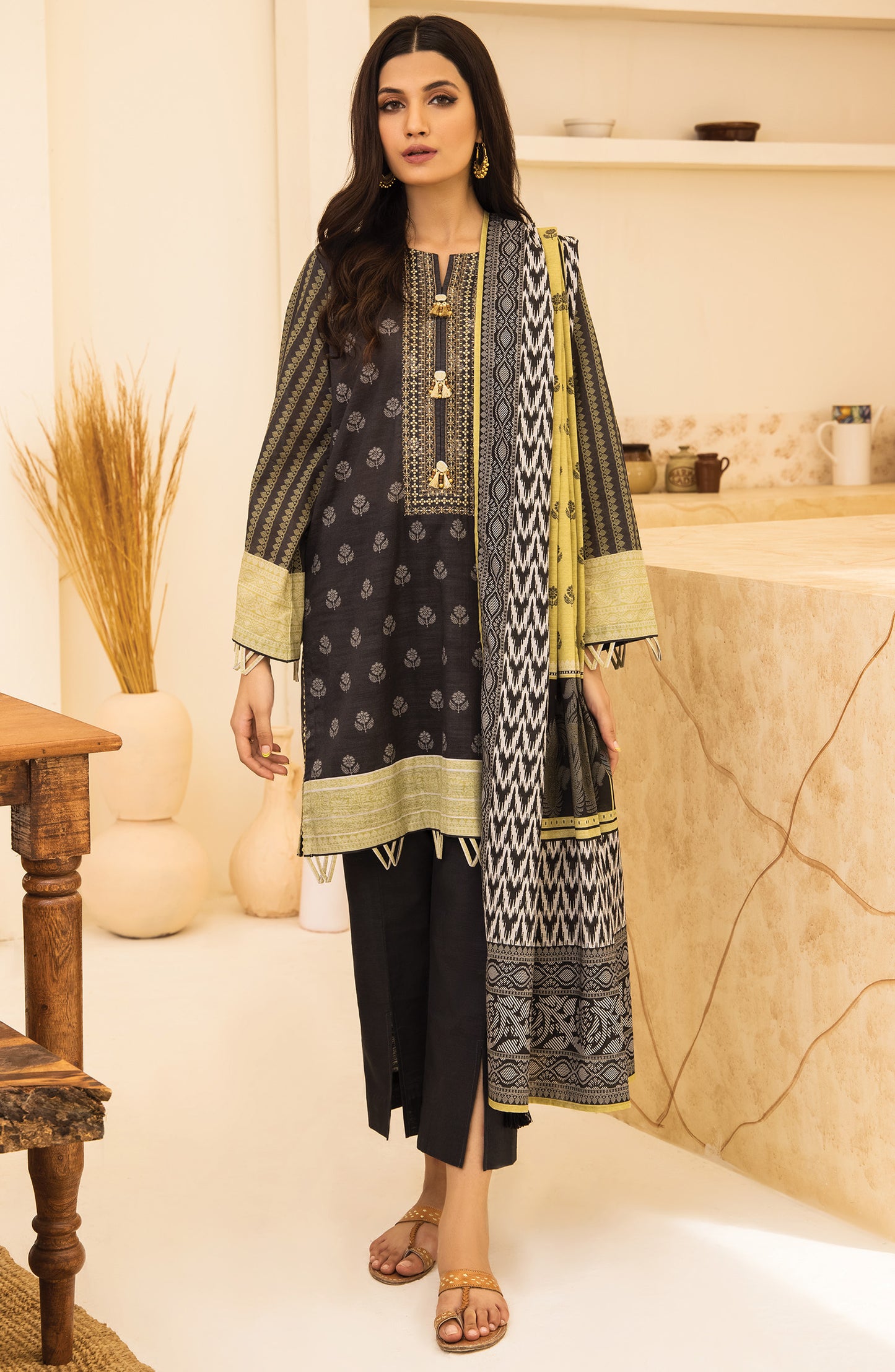 nrds-370-u-grey Unstitched 3 Piece winter Embroidered Khaddar Shirt , Khaddar Pant and Khaddar Dupatta