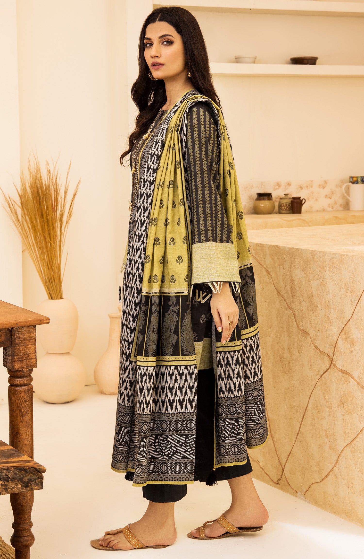nrds-370-u-grey Unstitched 3 Piece winter Embroidered Khaddar Shirt , Khaddar Pant and Khaddar Dupatta