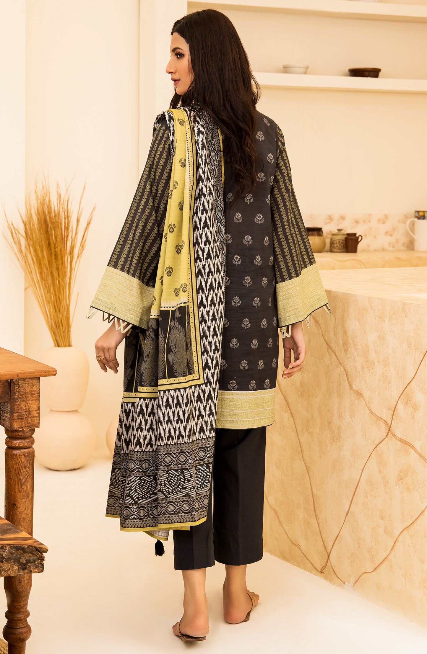 nrds-370-u-grey Unstitched 3 Piece winter Embroidered Khaddar Shirt , Khaddar Pant and Khaddar Dupatta