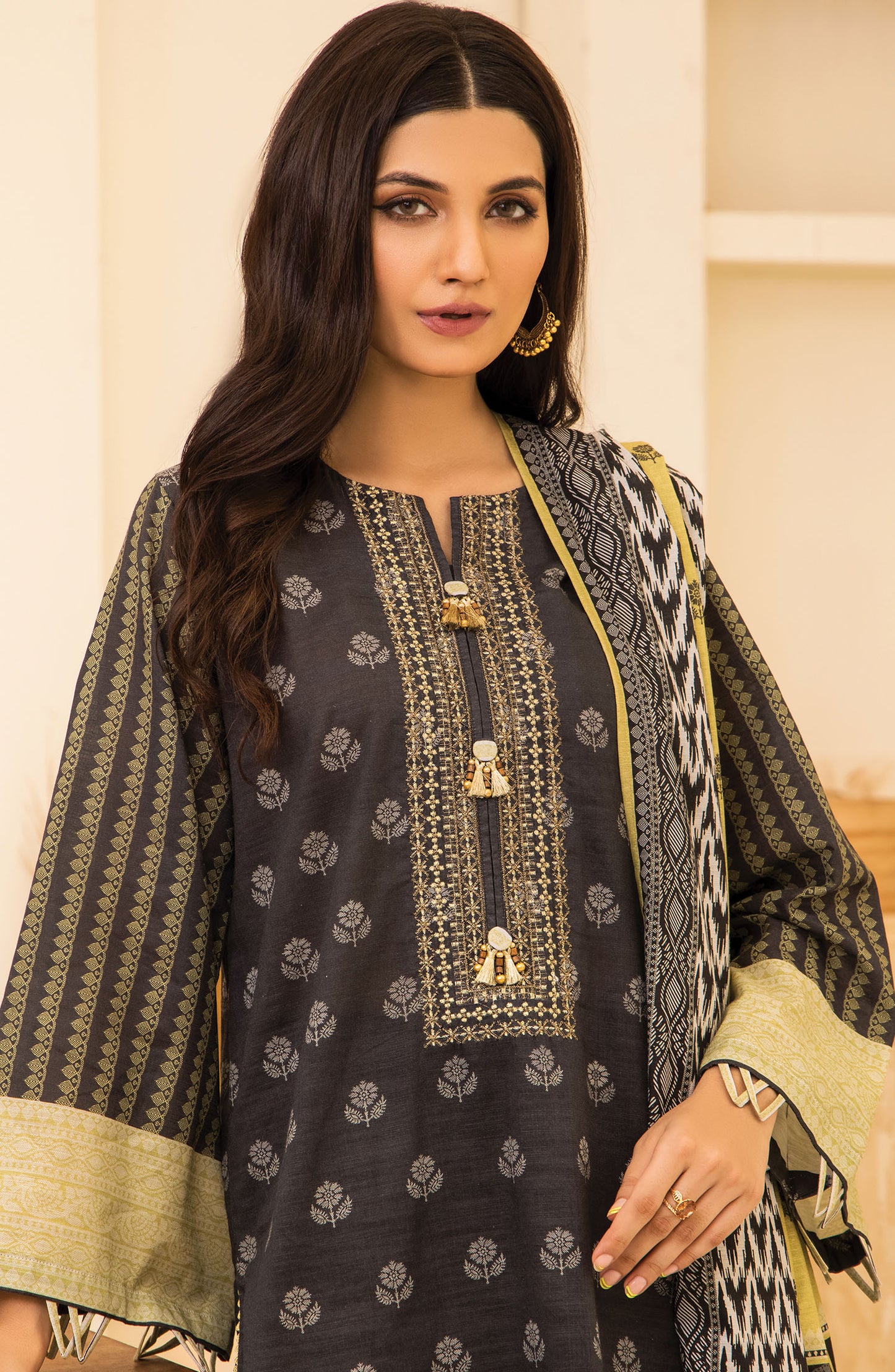 nrds-370-u-grey Unstitched 3 Piece winter Embroidered Khaddar Shirt , Khaddar Pant and Khaddar Dupatta 