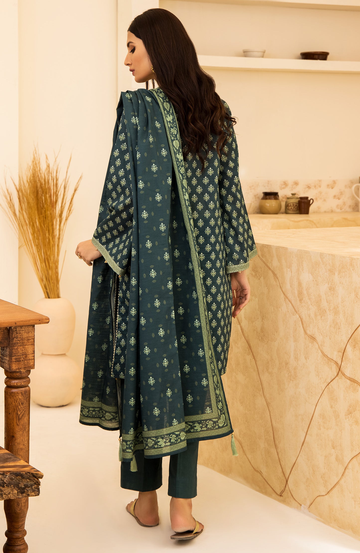nrds-385-u-green Unstitched 3 Piece winter Embroidered Khaddar Shirt , Khaddar Pant and Khaddar Dupatta
