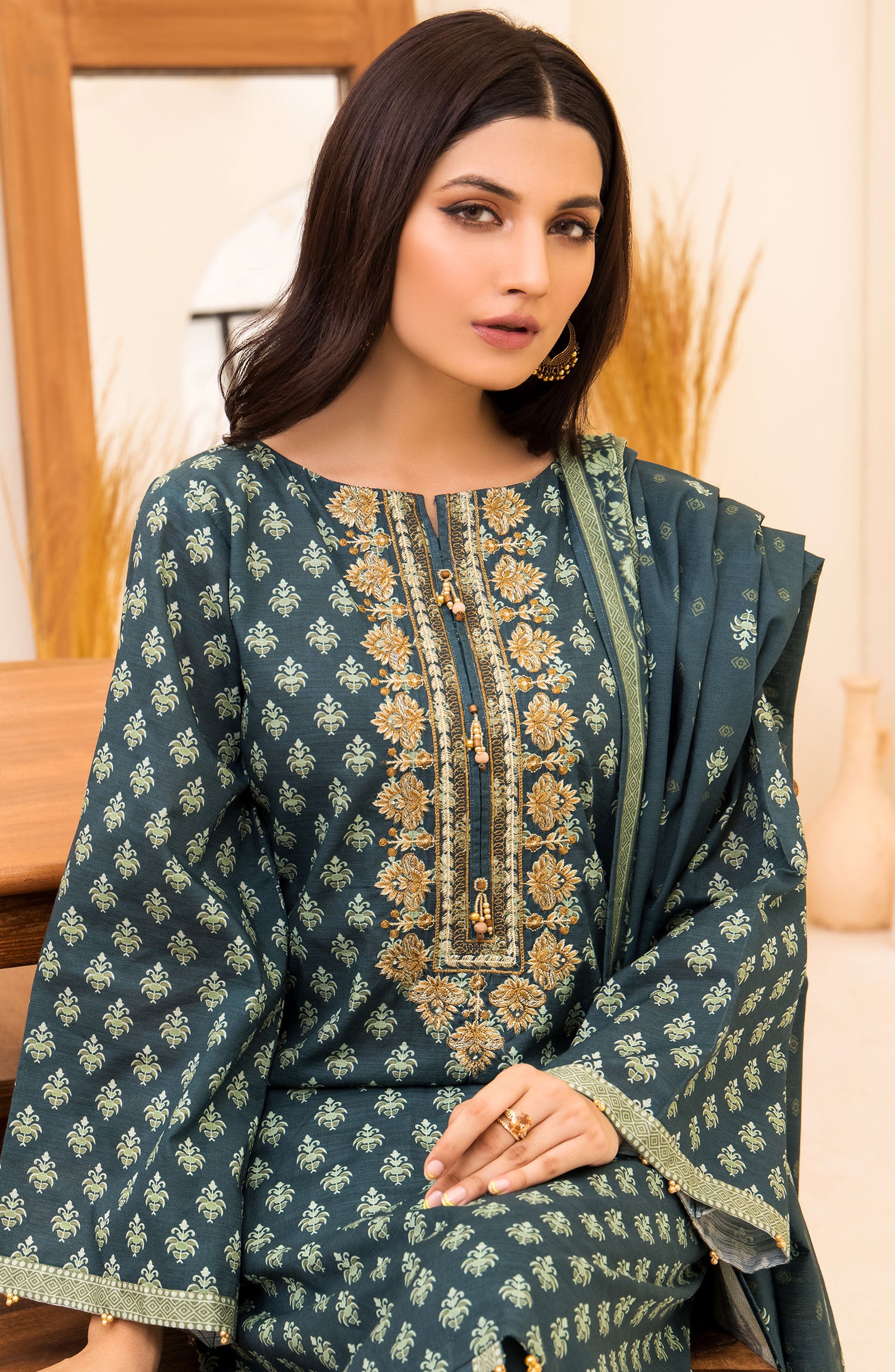 nrds-385-u-green Unstitched 3 Piece winter  Embroidered Khaddar Shirt , Khaddar Pant and Khaddar Dupatta 