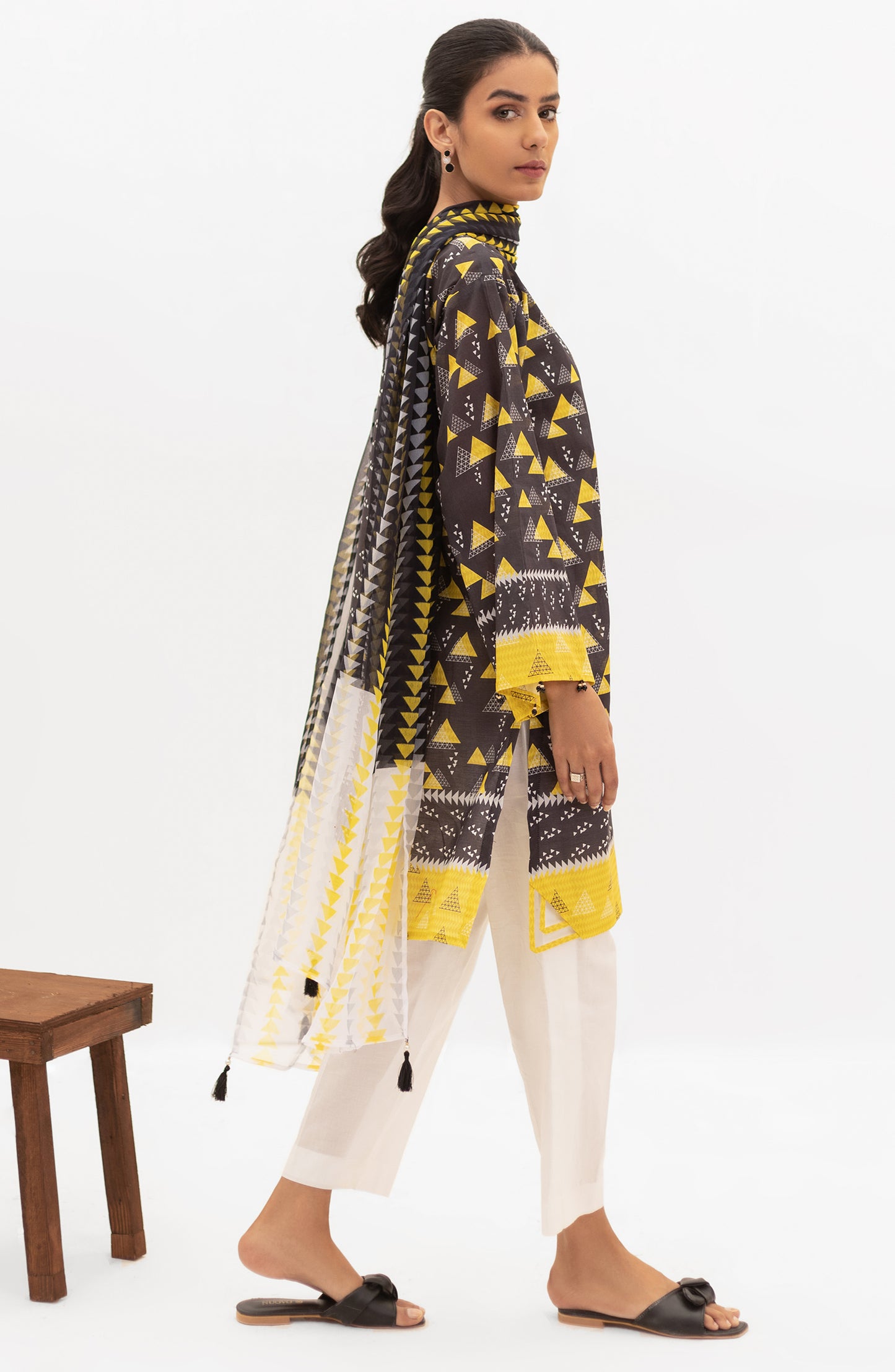 NRDS-22-018/U YELLOW LAWN  UNSTITCHED SHIRT DUPATTA