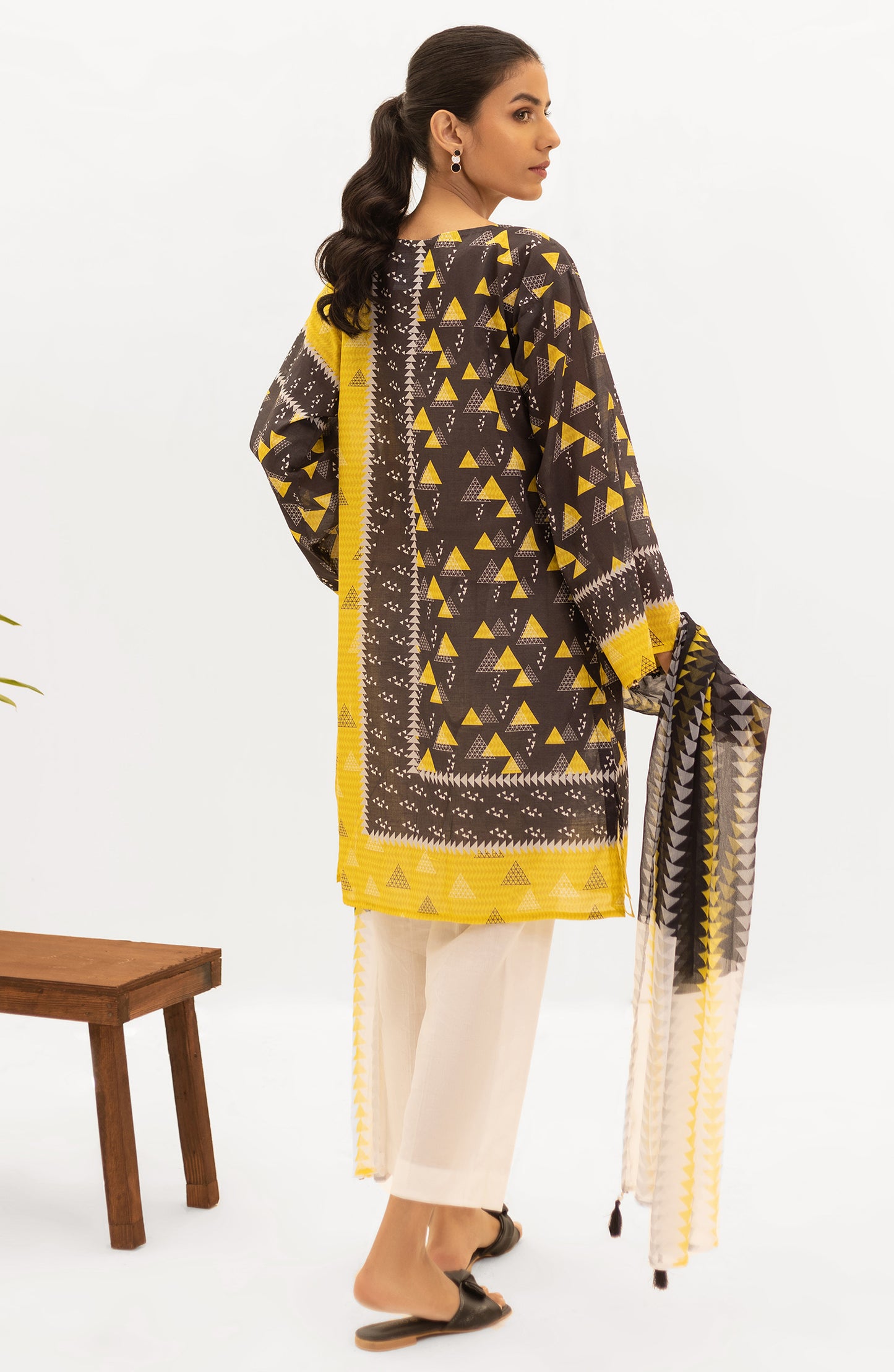 NRDS-22-018/U YELLOW LAWN  UNSTITCHED SHIRT DUPATTA
