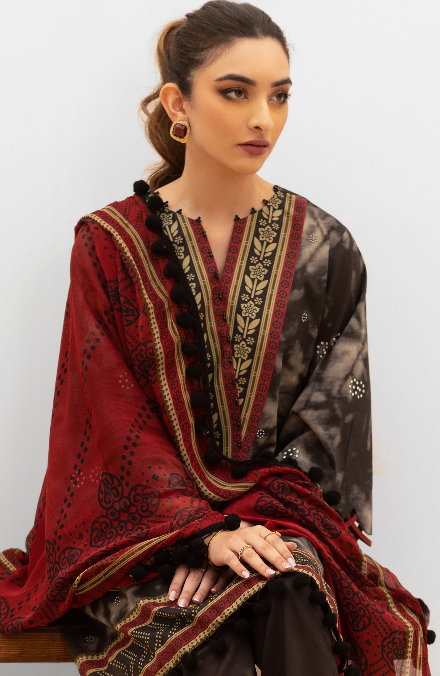 NRDS-21-096/U BLACK LAWN  UNSTITCHED SHIRT DUPATTA