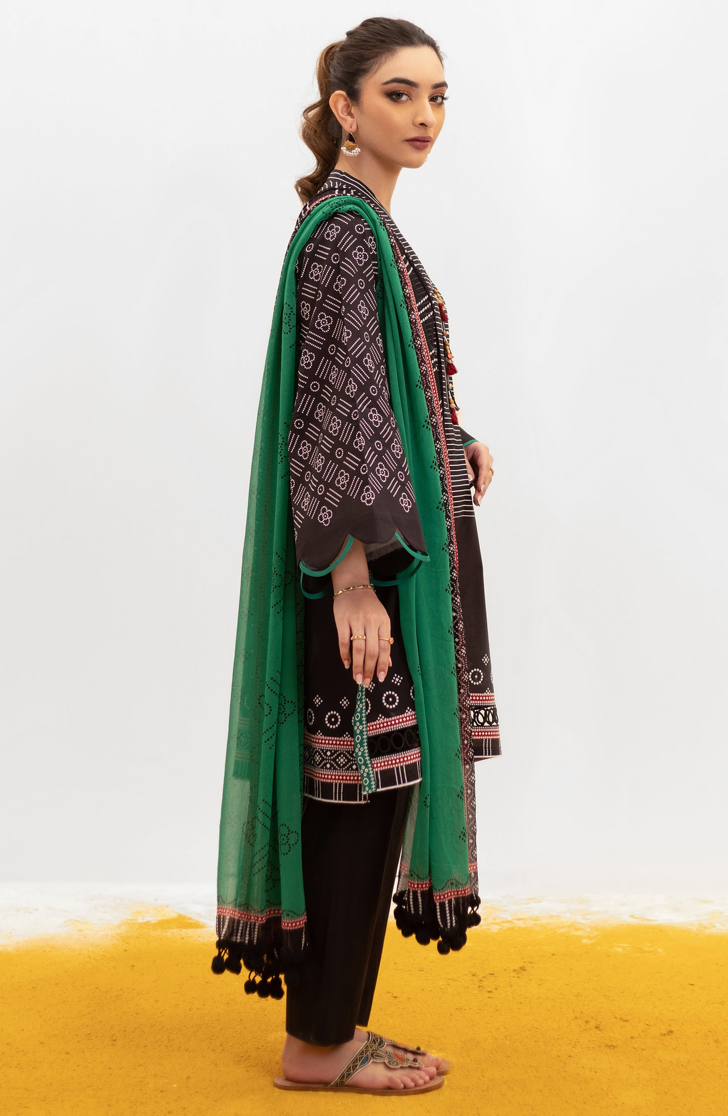 NRDS-21-095/U BLACK LAWN  UNSTITCHED SHIRT DUPATTA
