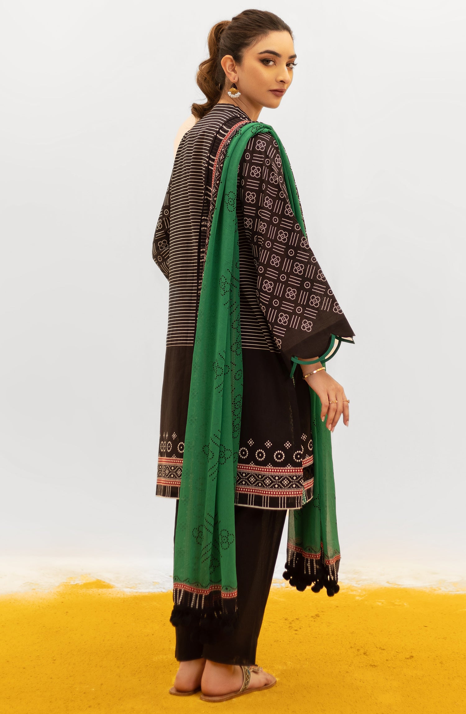 NRDS-21-095/U BLACK LAWN  UNSTITCHED SHIRT DUPATTA