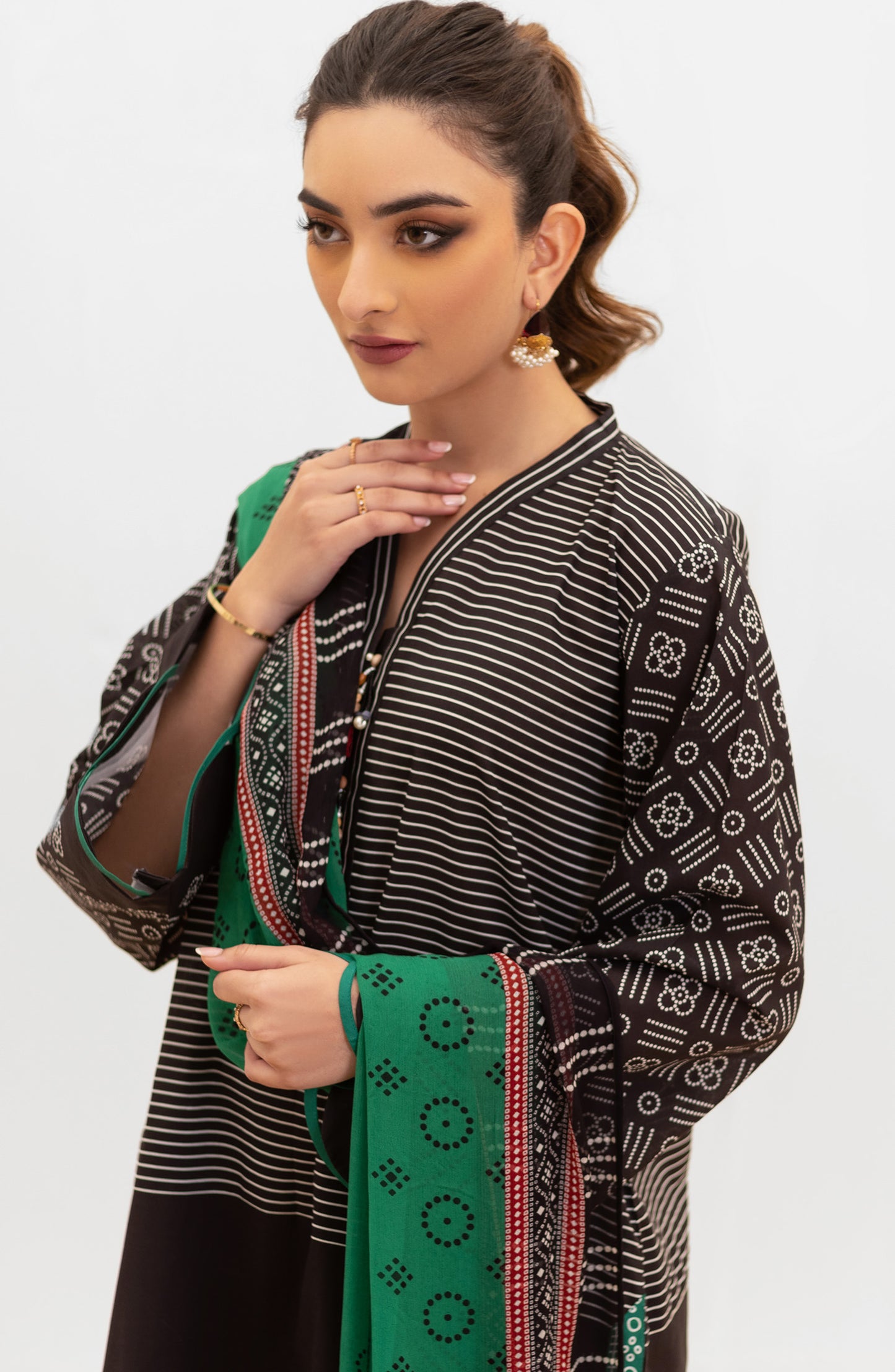 NRDS-21-095/U BLACK LAWN  UNSTITCHED SHIRT DUPATTA