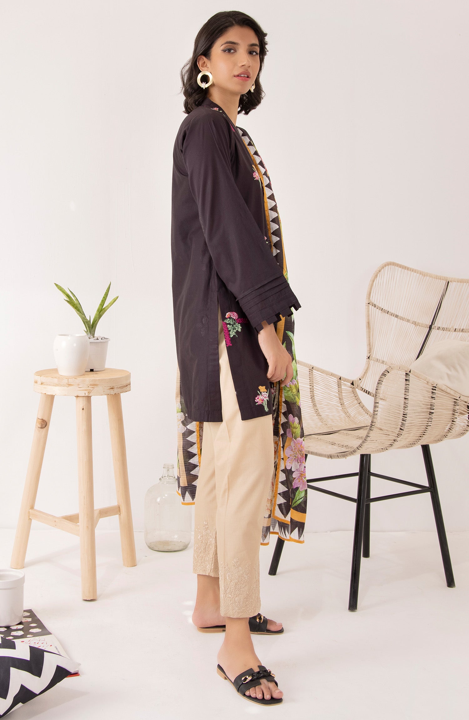 OTL-22-004/U RED LAWN  UNSTITCHED SHIRT DUPATTA PANTS