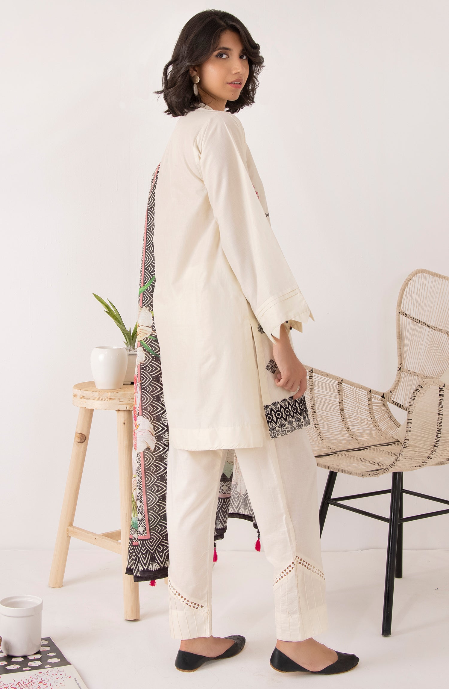 OTL-22-004/U RED LAWN  UNSTITCHED SHIRT DUPATTA PANTS