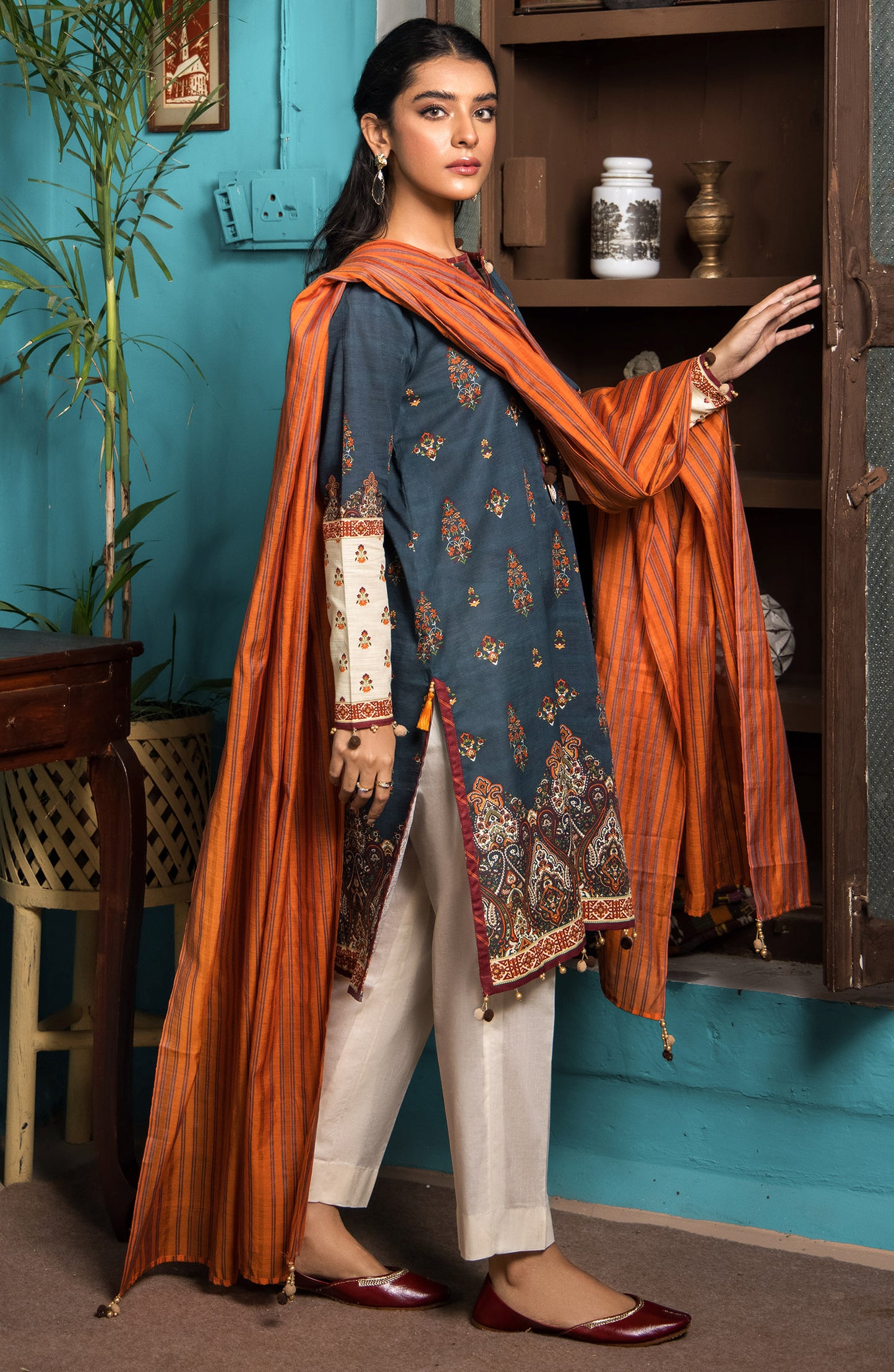 Unstitched 2 Piece Printed Khaddar Shirt and Yarn Dyed Dupatta