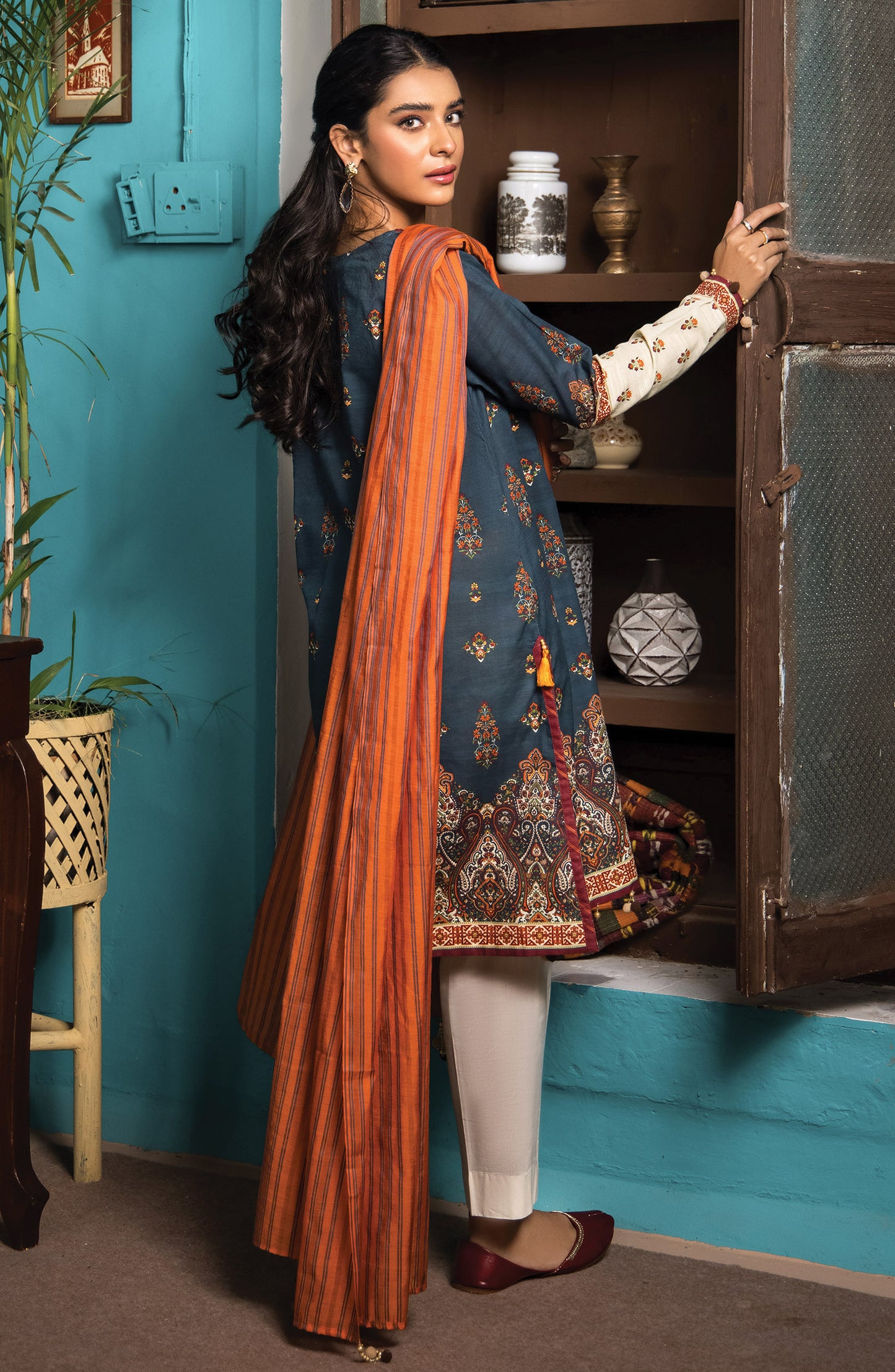 Unstitched 2 Piece Printed Khaddar Shirt and Yarn Dyed Dupatta