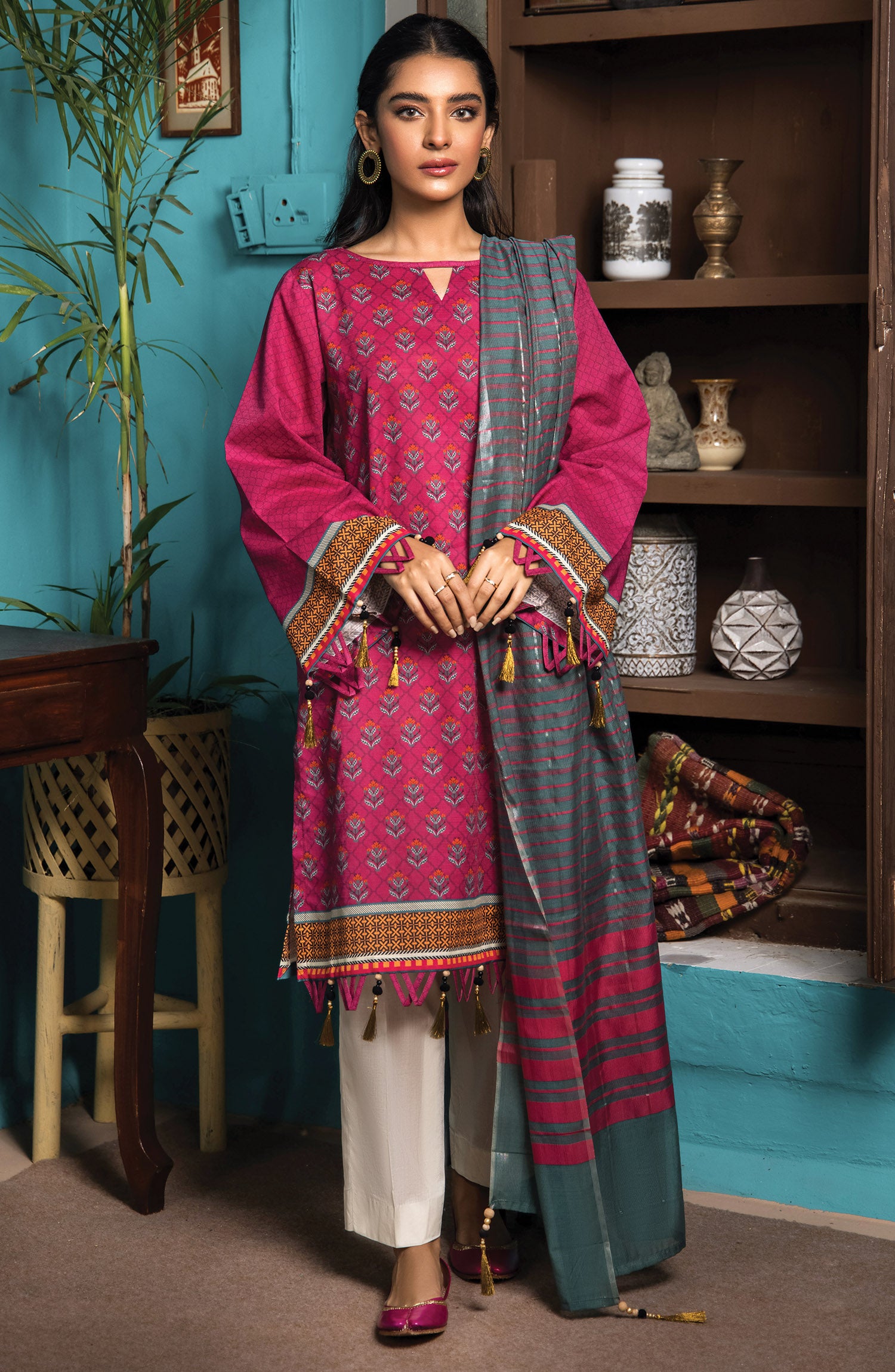 Orient Unstitched 2 Piece Printed Khaddar Shirt And Yarn Dyed Dupatta