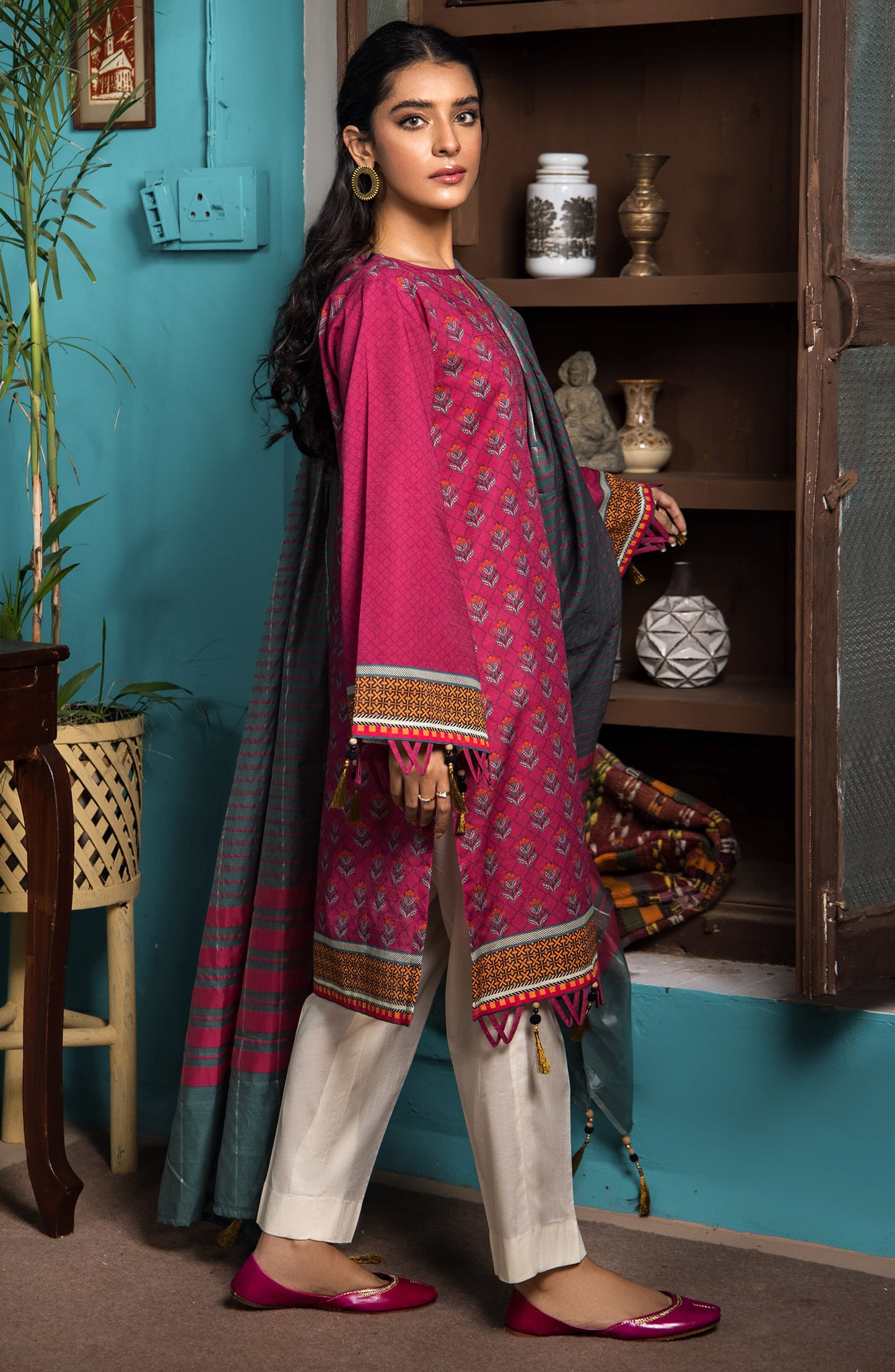 Unstitched 2 Piece Printed Khaddar Shirt and Yarn Dyed Dupatta