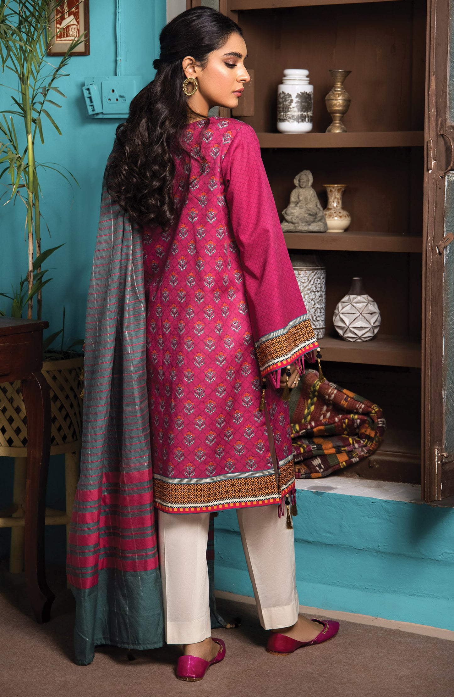 Unstitched 2 Piece Printed Khaddar Shirt and Yarn Dyed Dupatta