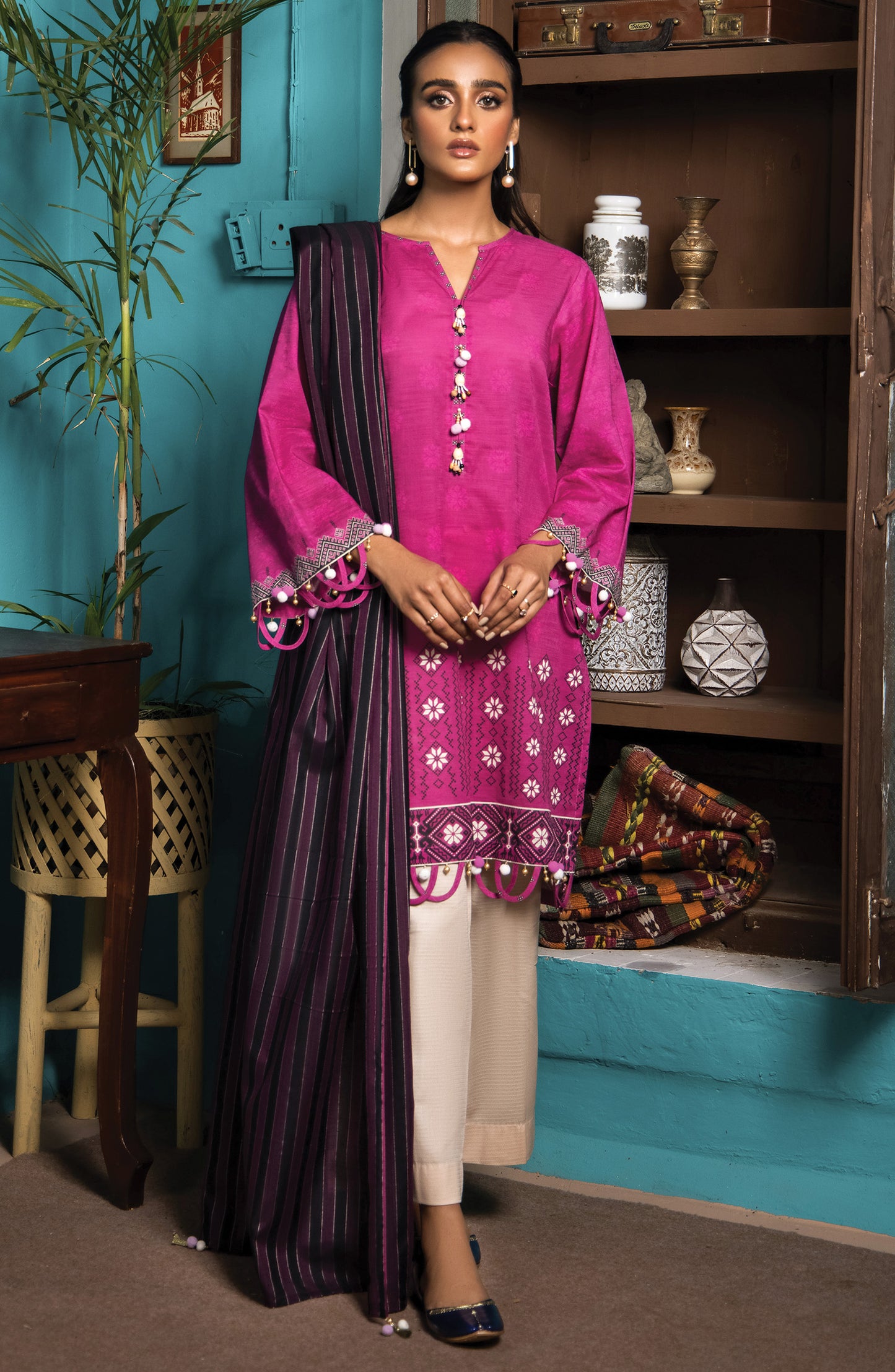 Unstitched 2 Piece Printed Khaddar Shirt and Yarn Dyed Dupatta