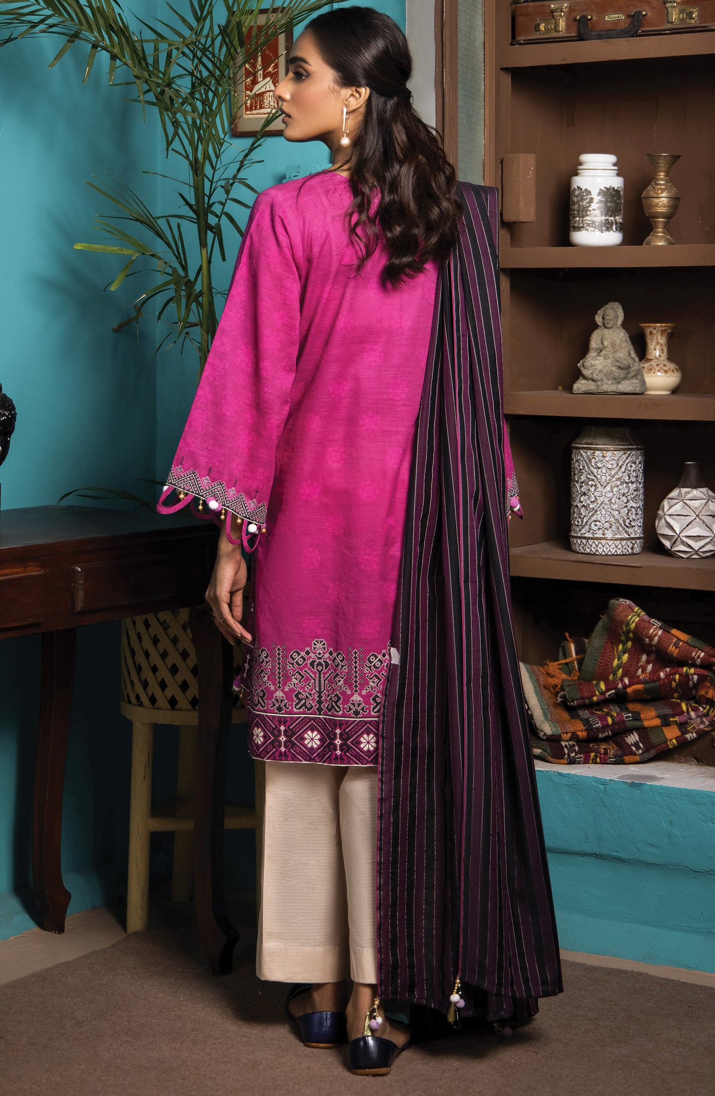 Unstitched 2 Piece Printed Khaddar Shirt and Yarn Dyed Dupatta