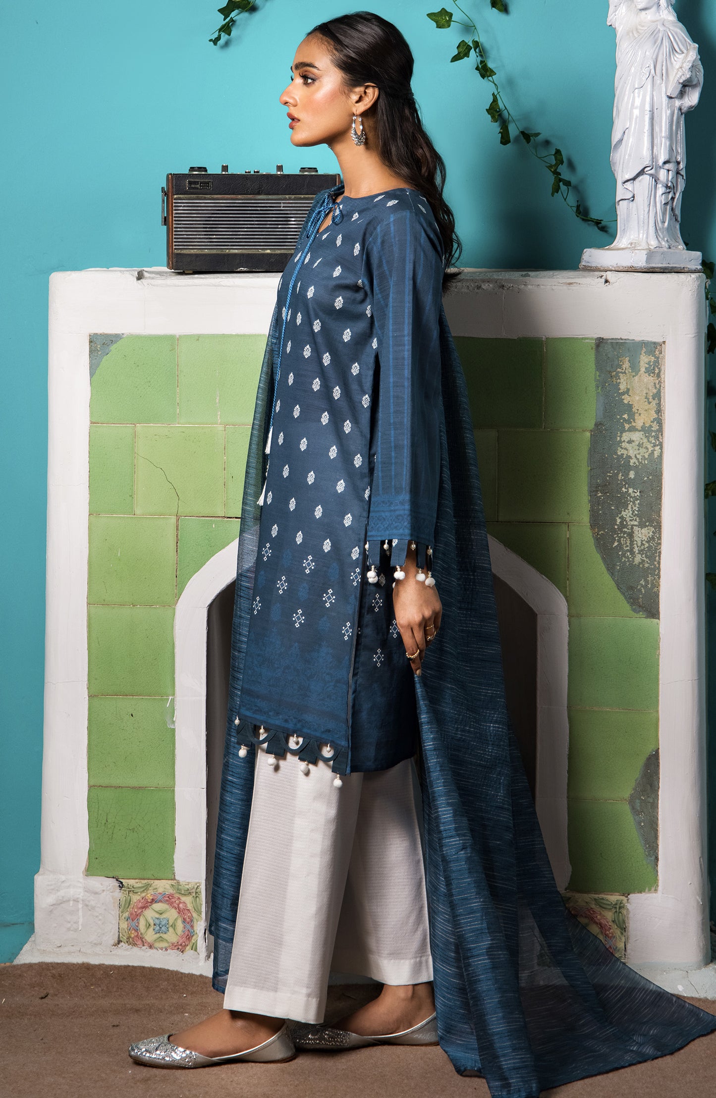 Unstitched 2 Piece Printed Khaddar Shirt and Yarn Dyed Dupatta