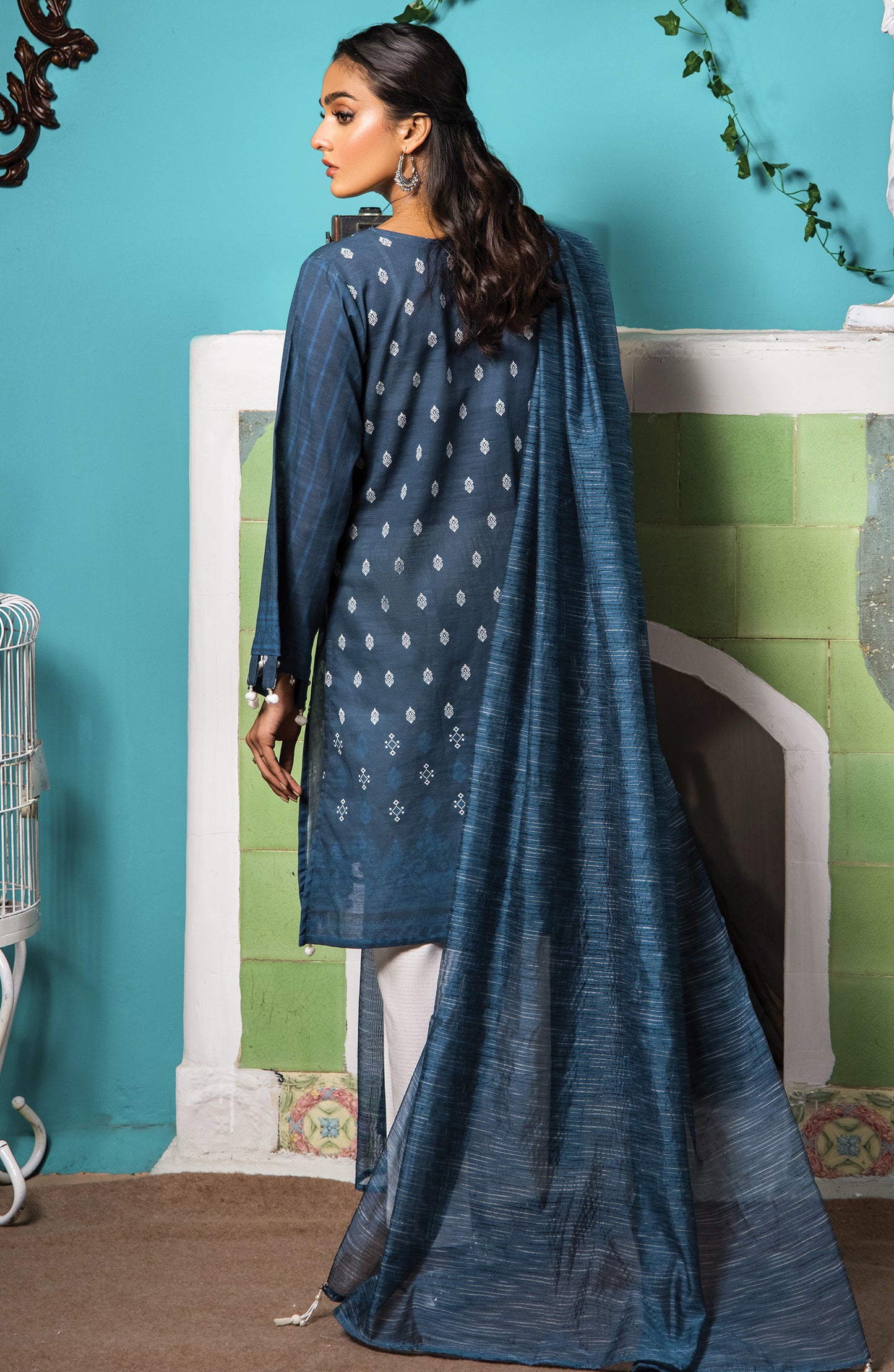 Unstitched 2 Piece Printed Khaddar Shirt and Yarn Dyed Dupatta