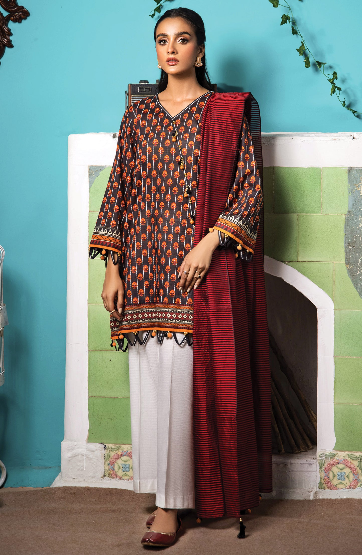Orient Unstitched 2 Piece Printed Khaddar Shirt And Yarn Dyed Dupatta