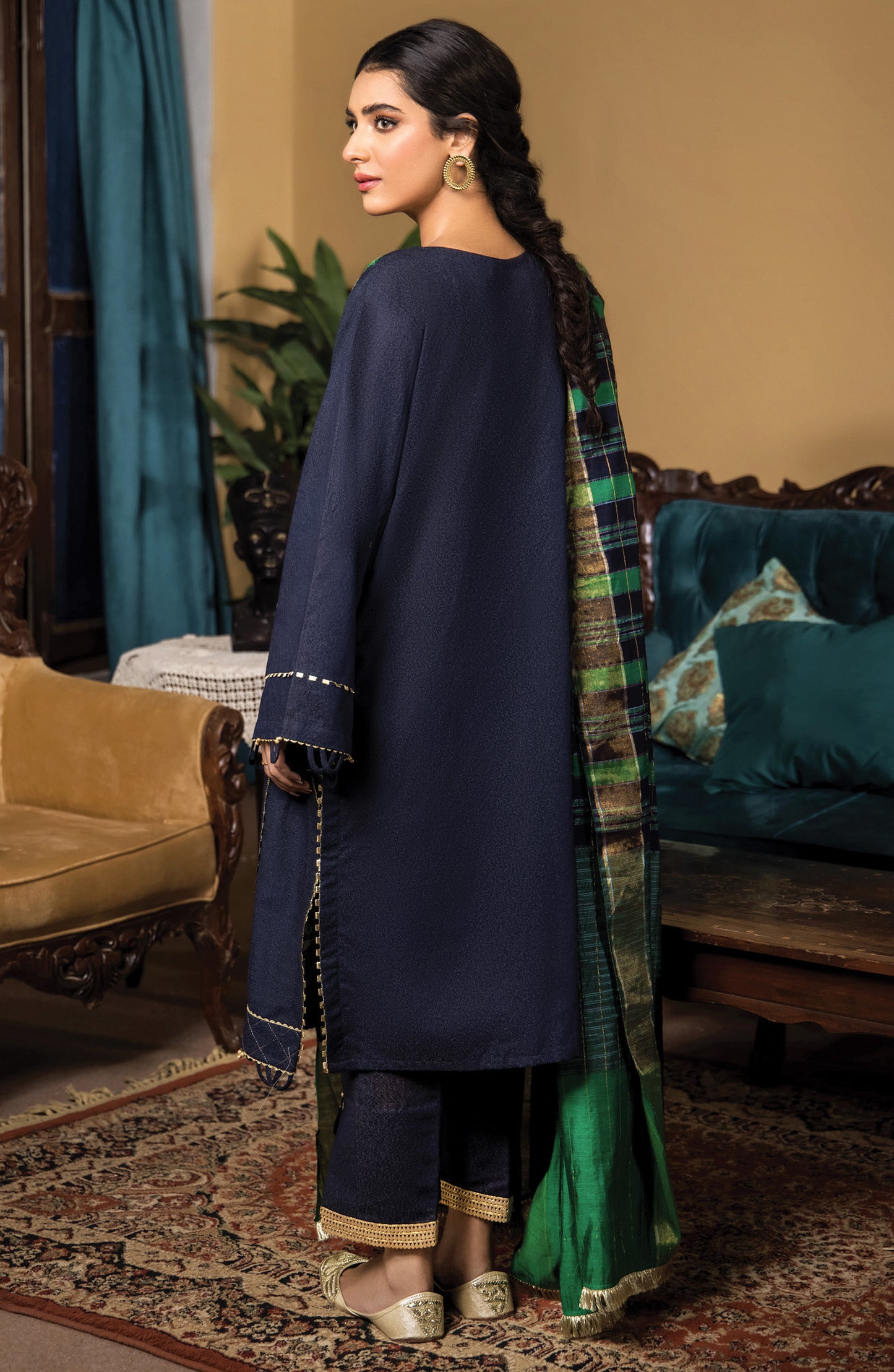 Unstitched 3 Piece Embroidered Karandi Shirt , Karandi Pant and Yarn Dyed Dupatta