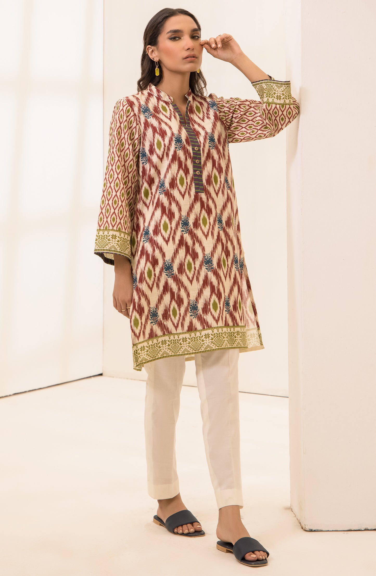 OTL-22-004/U RED LAWN  UNSTITCHED SHIRT DUPATTA PANTS